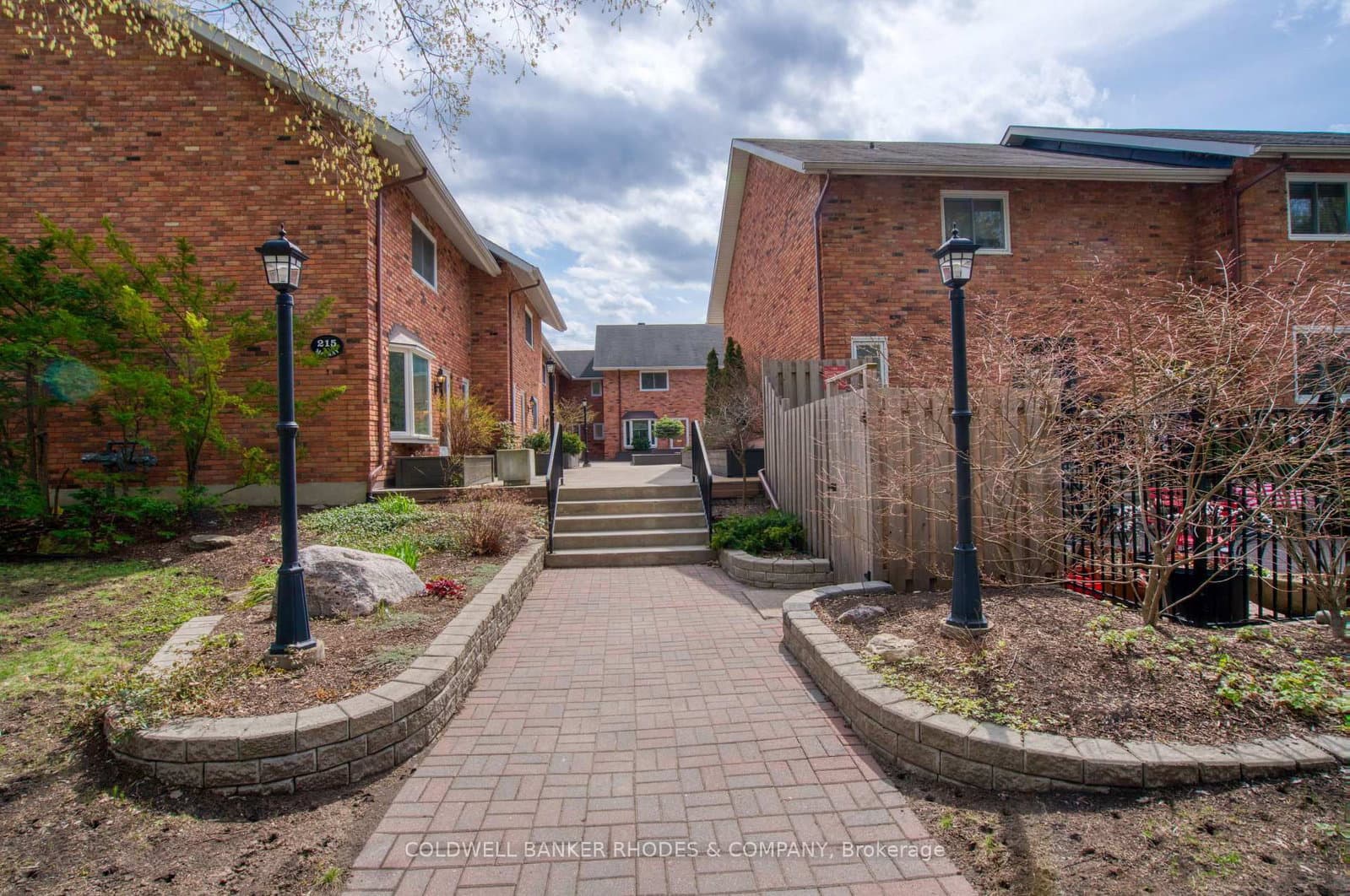 9 - 215 MacKay Street, Ottawa, ON