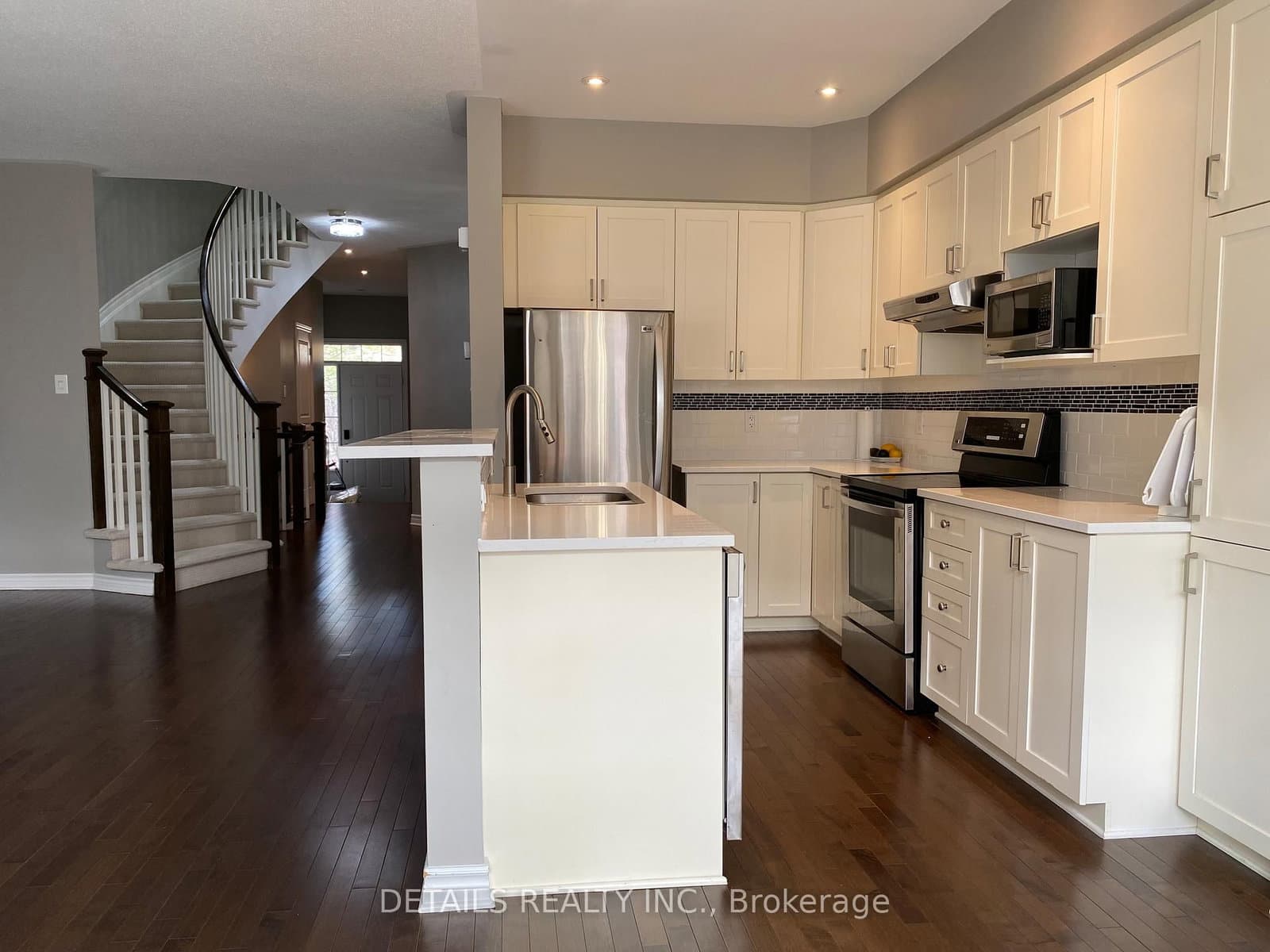 29 Torbec Avenue, Ottawa, ON — photo 2