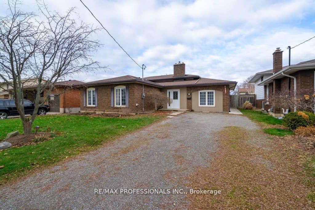 Upper - 13 Baraniuk Street, St. Catharines, ON