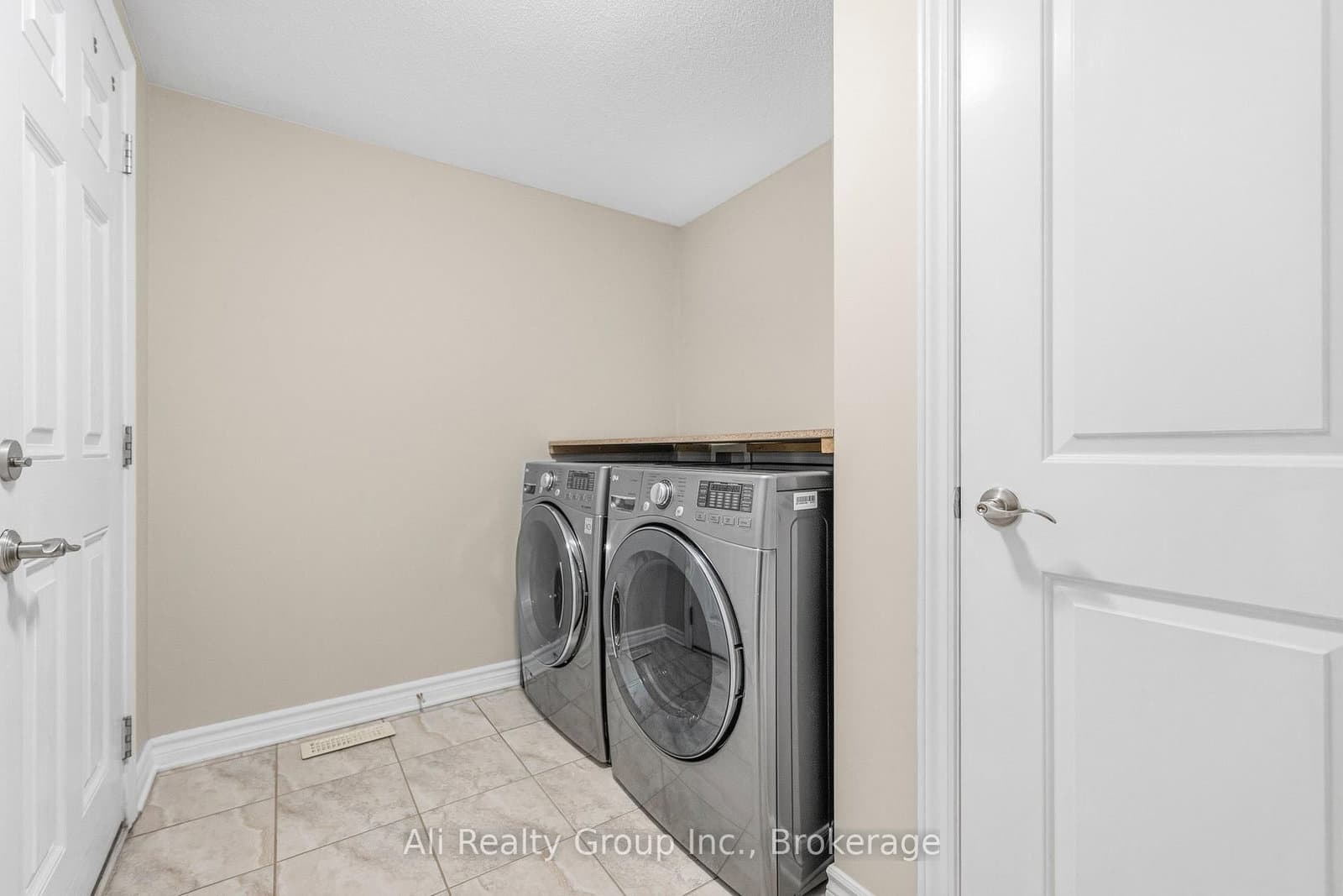 400 Nestleton Street, Ottawa, ON — photo 11