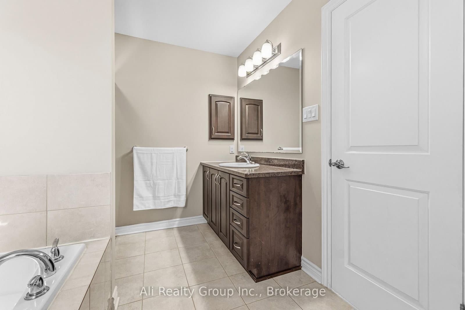 400 Nestleton Street, Ottawa, ON — photo 20