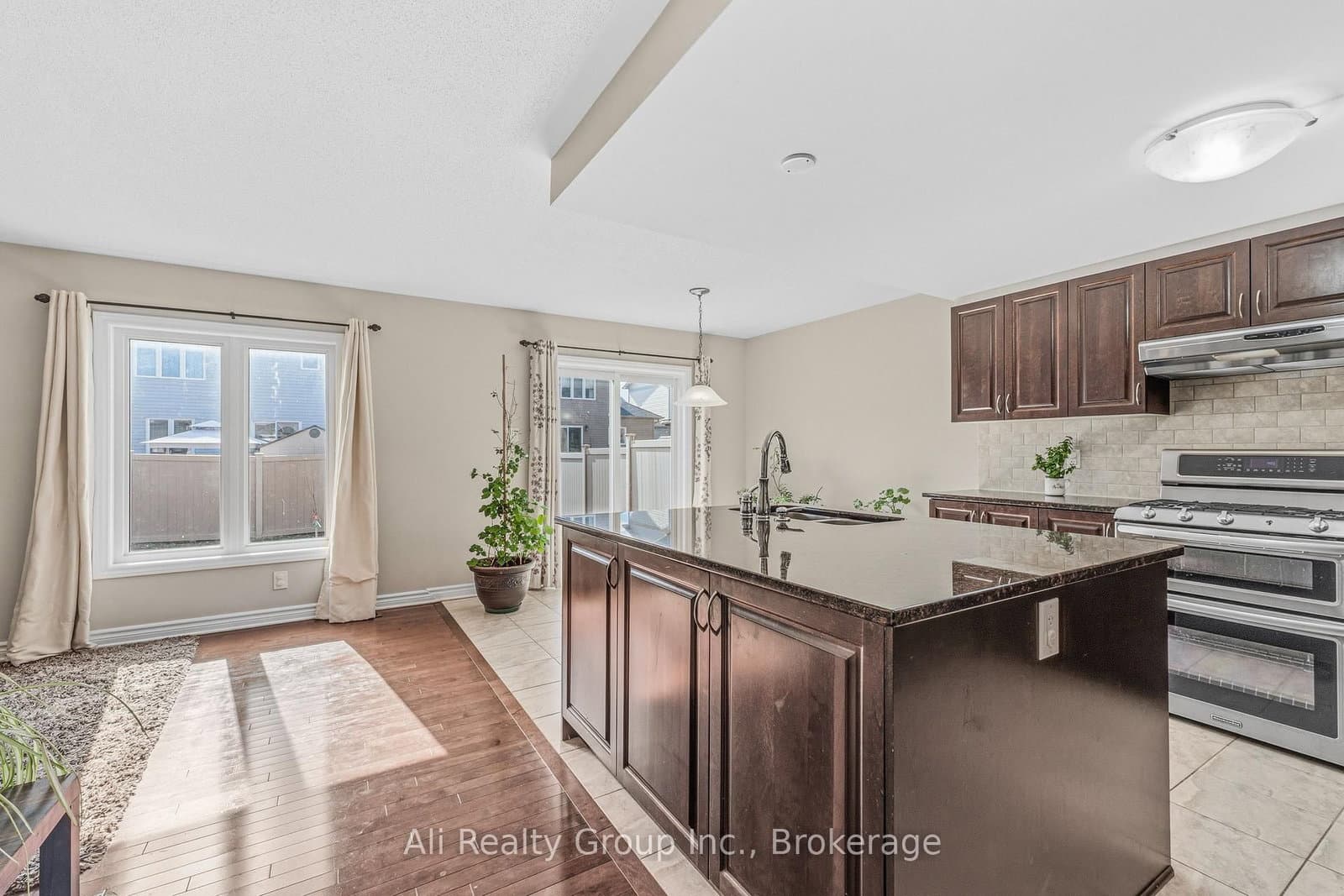 400 Nestleton Street, Ottawa, ON — photo 9