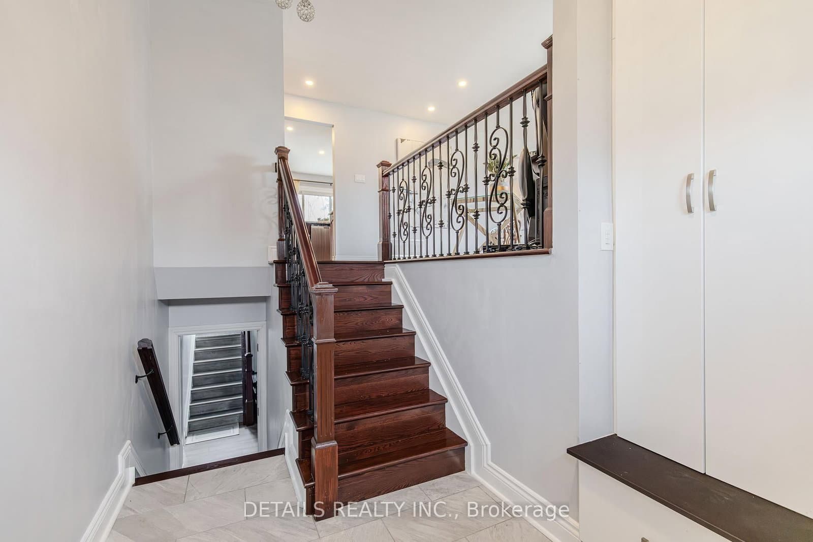 7 Kerry Crescent, Ottawa, ON — photo 2