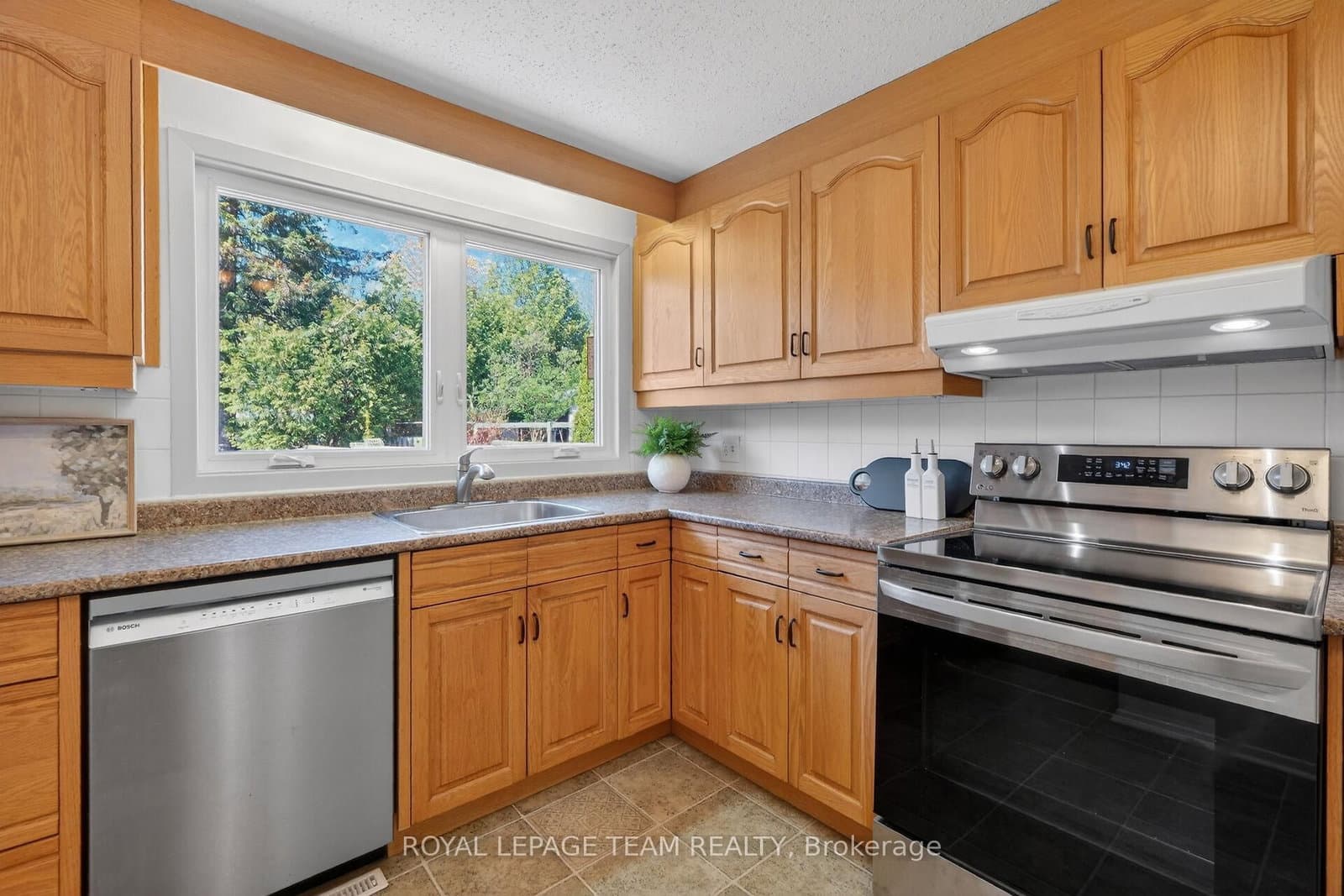 21 Lindhurst Crescent, Ottawa, ON — photo 16