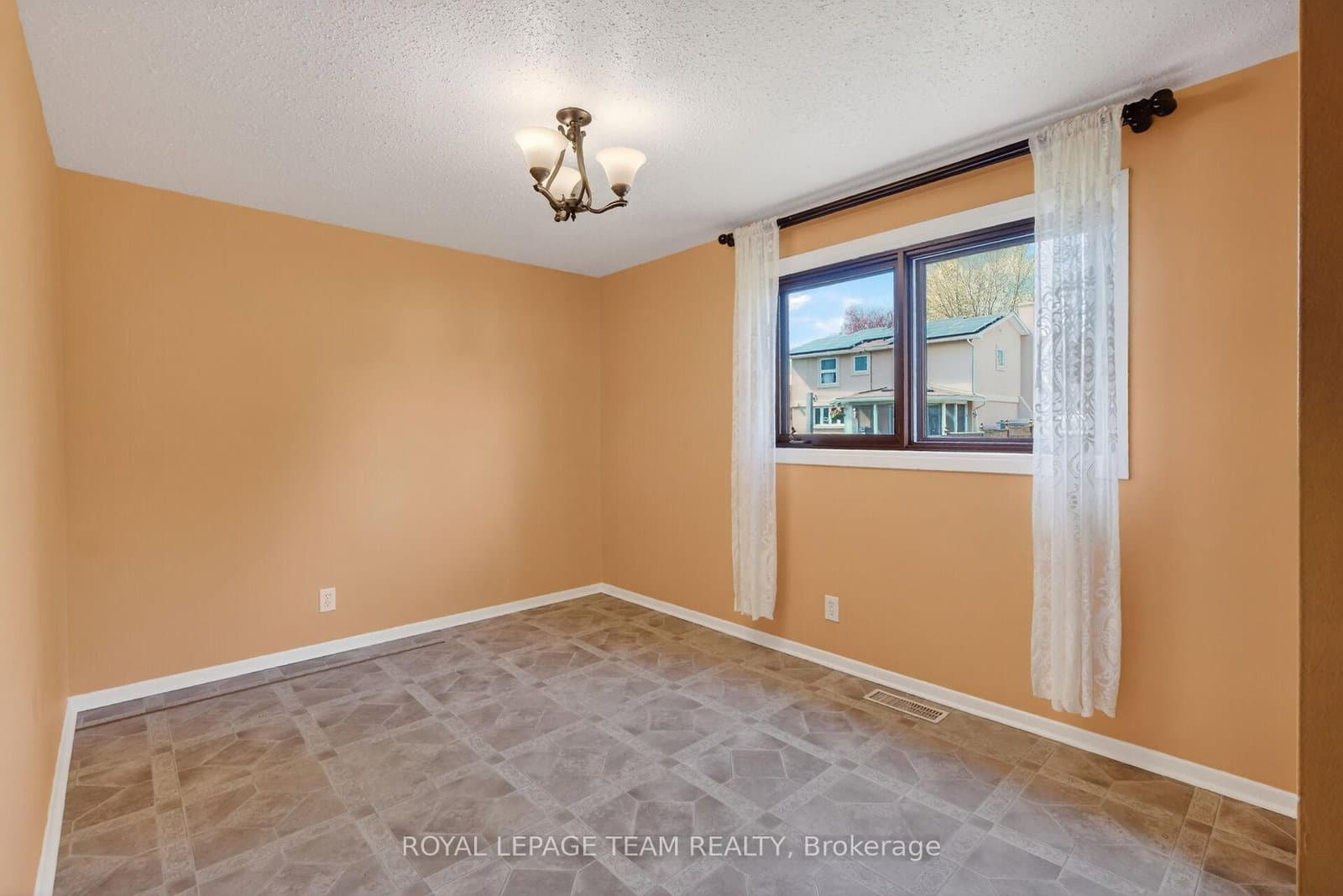 21 Lindhurst Crescent, Ottawa, ON — photo 27