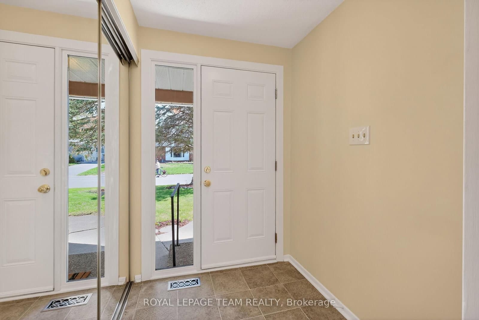 21 Lindhurst Crescent, Ottawa, ON — photo 4