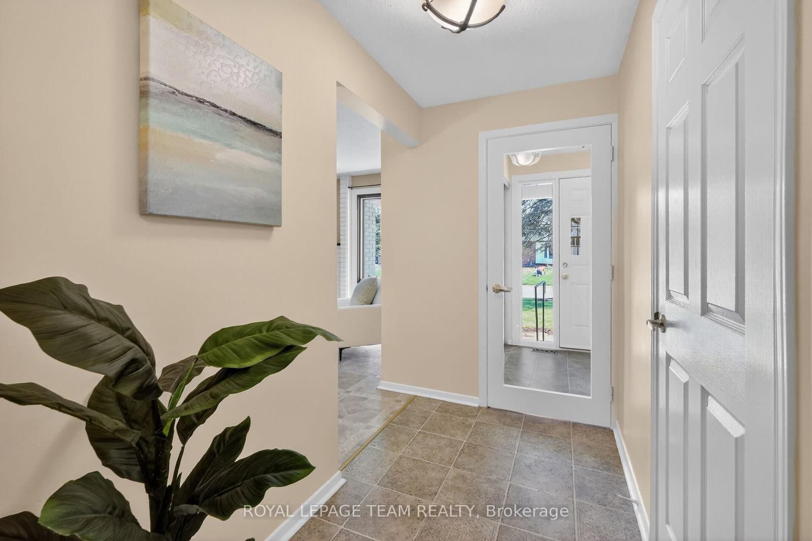 21 Lindhurst Crescent, Ottawa, ON — photo 6