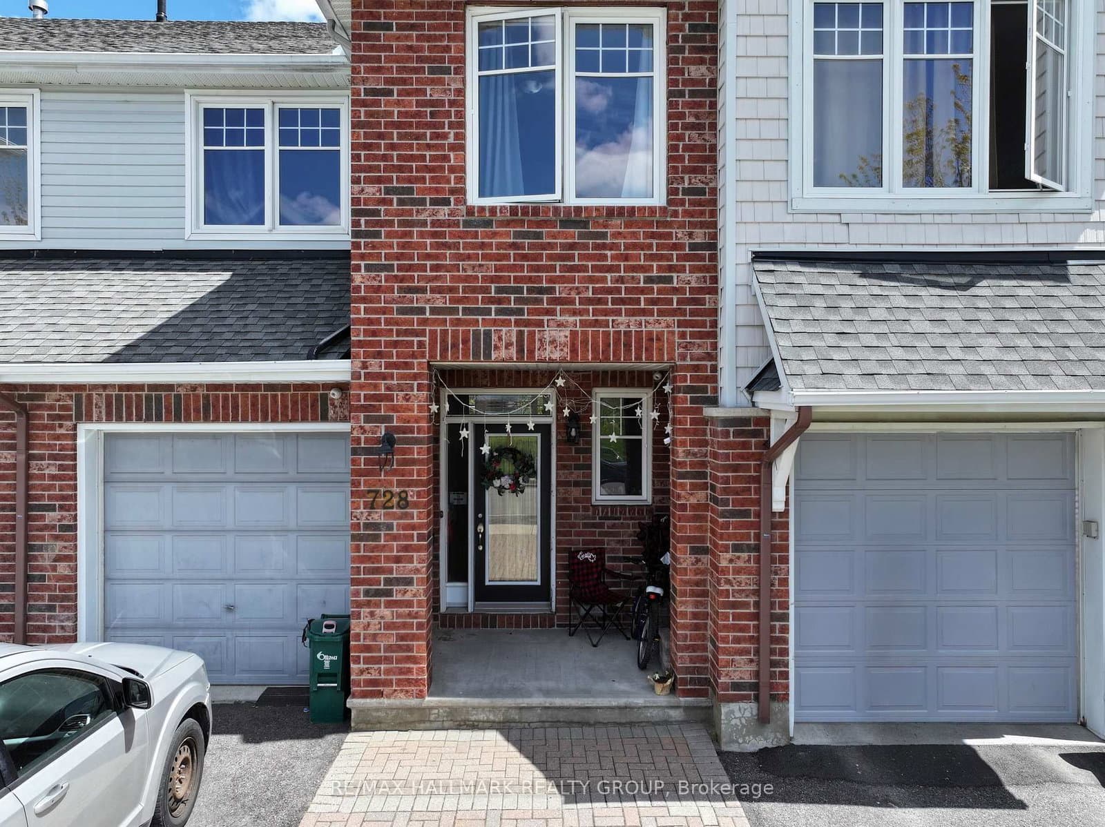 728 Cedar Creek Drive, Ottawa, ON — photo 2