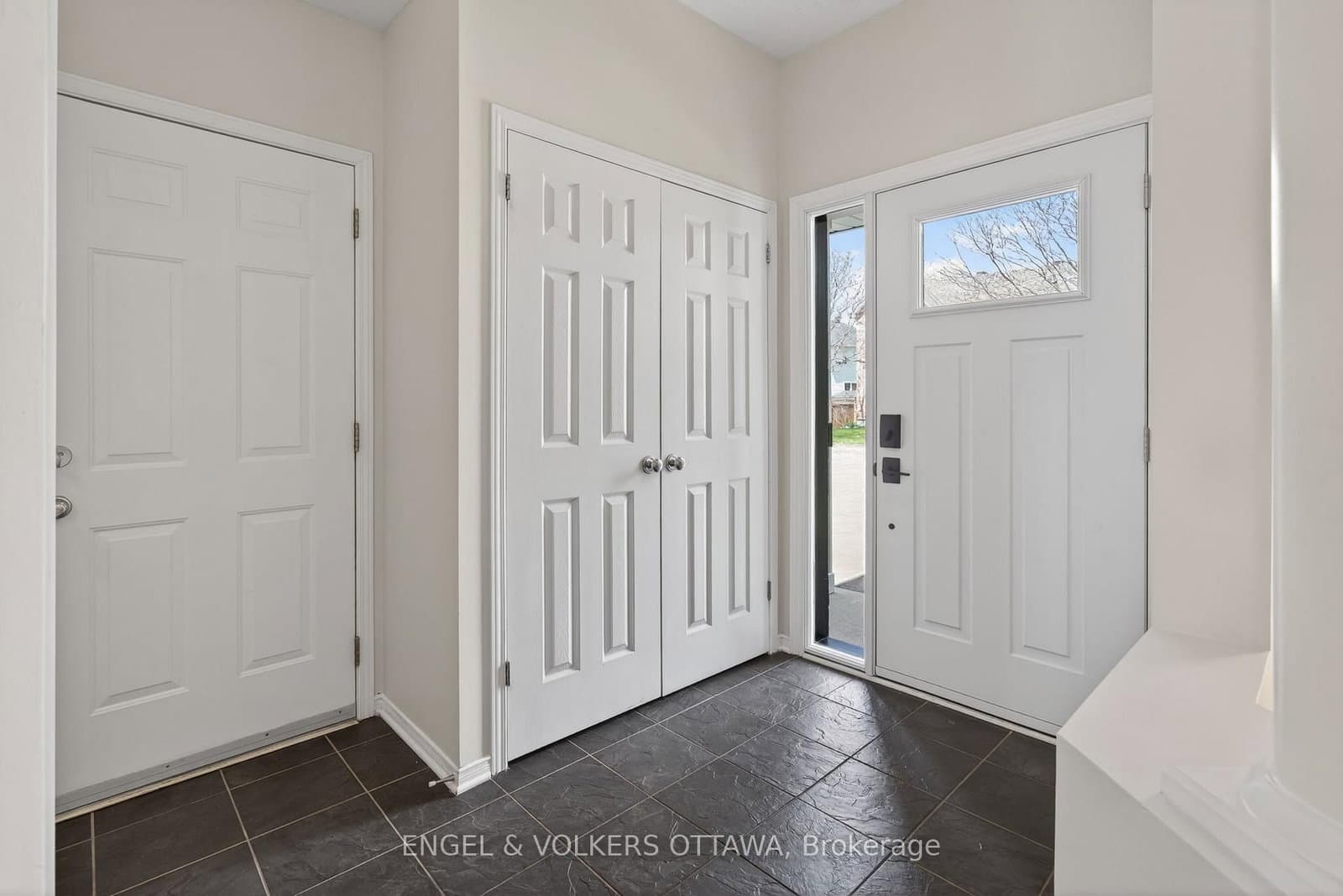 101 Scampton Drive, Ottawa, ON — photo 2