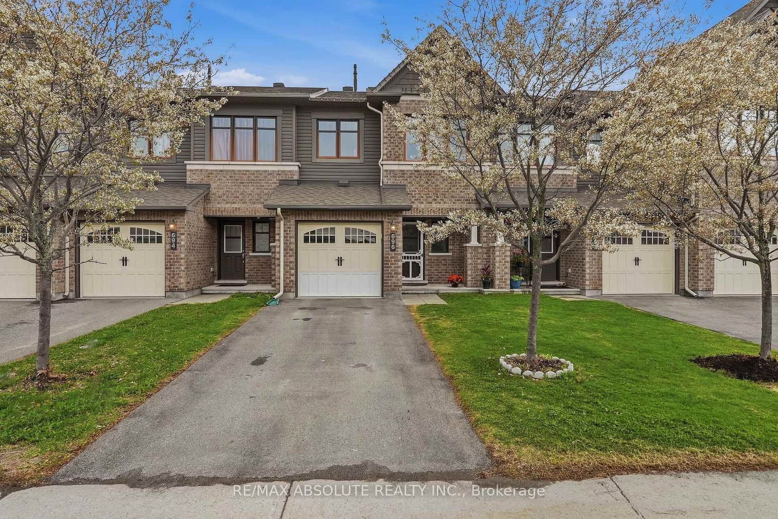 696 Trigoria Crescent, Richmond, ON