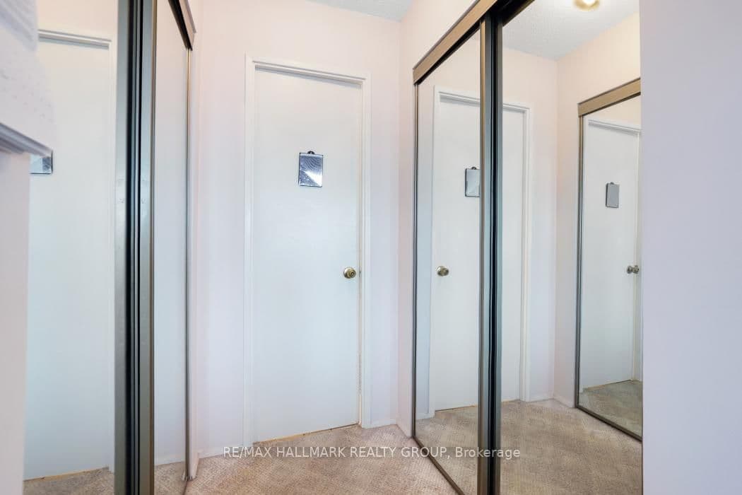 207 - 545 St Laurent Boulevard, Ottawa, ON — photo 12