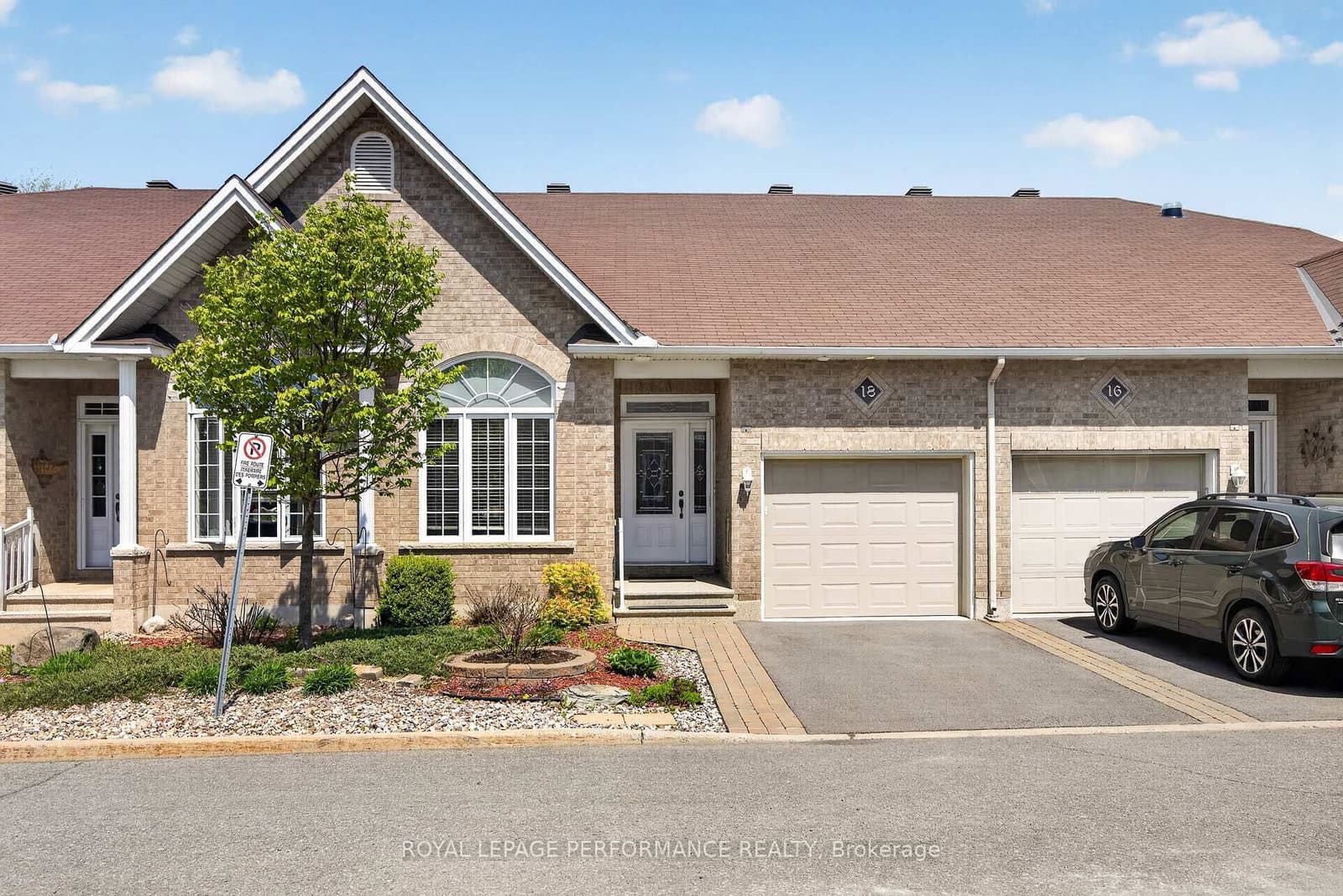 18 Chapelier Private, Orleans, ON — photo 2