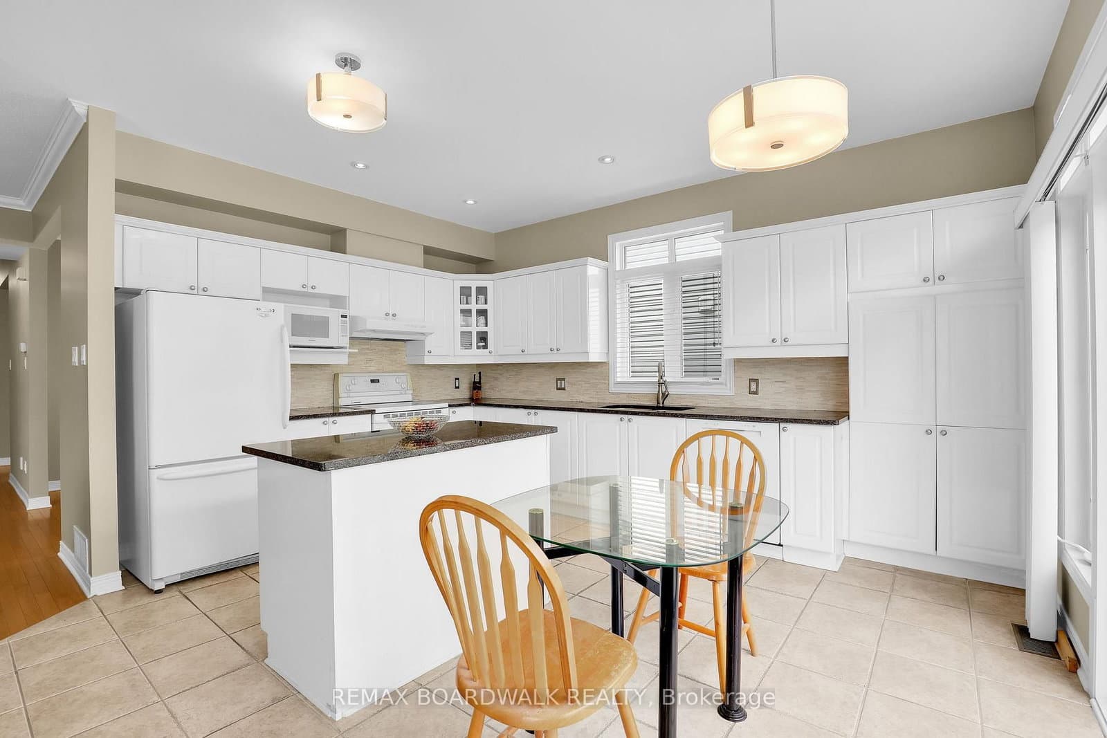 82 Upney Drive, Ottawa, ON — photo 2