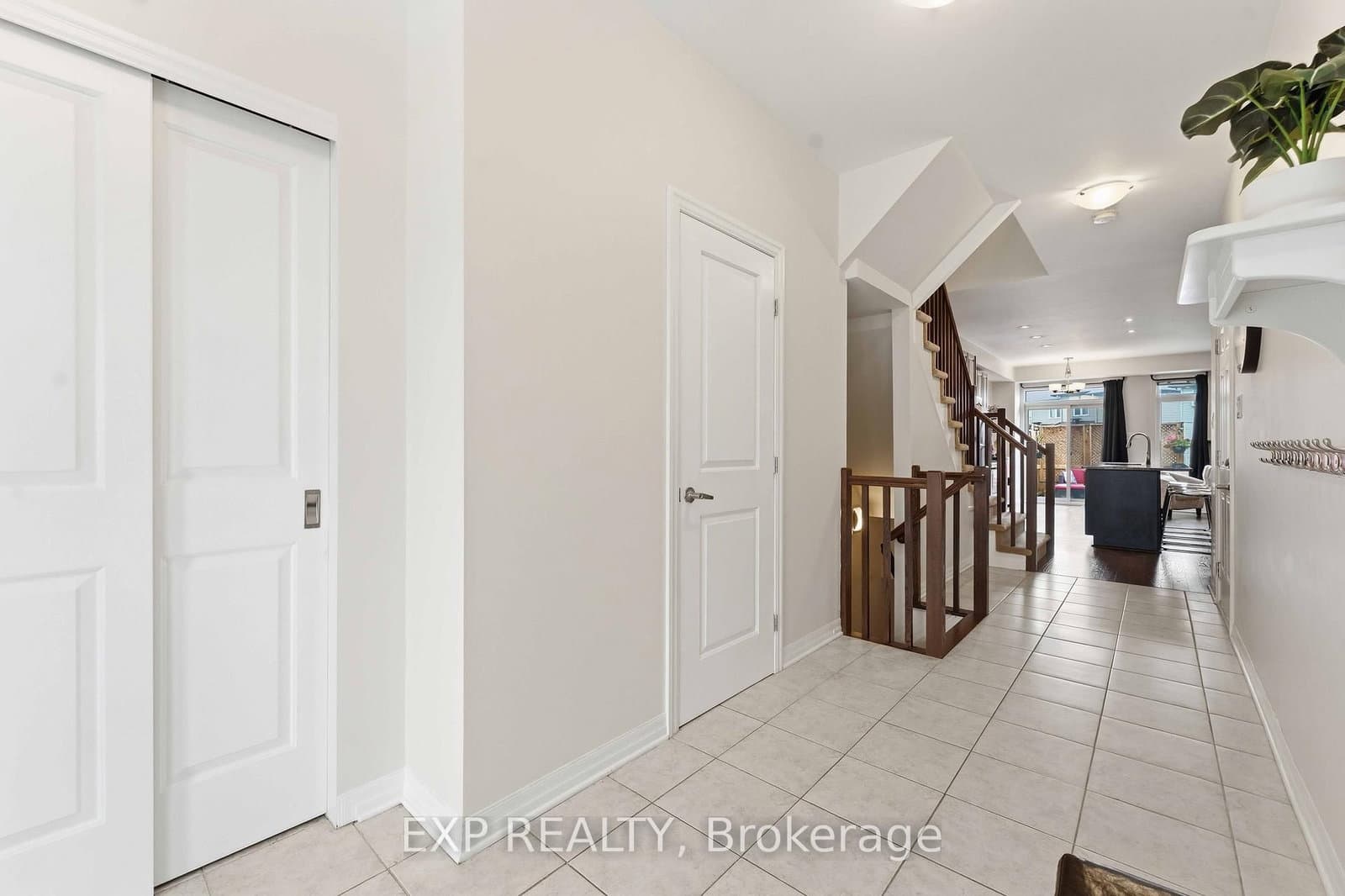 151 Hawkshaw Crescent, Ottawa, ON — photo 4