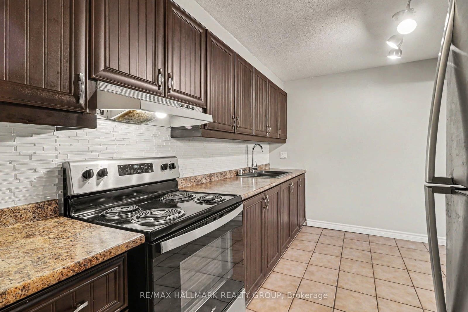 2 - 898 Elmsmere Road, Ottawa, ON — photo 10