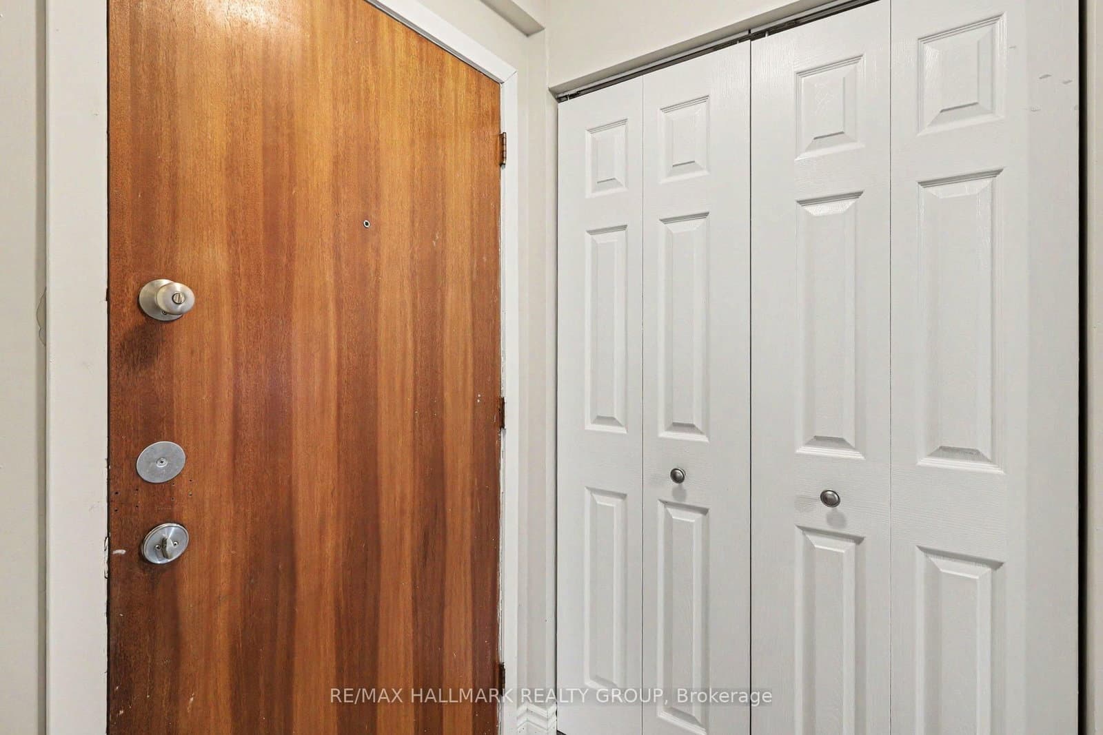 2 - 898 Elmsmere Road, Ottawa, ON — photo 3
