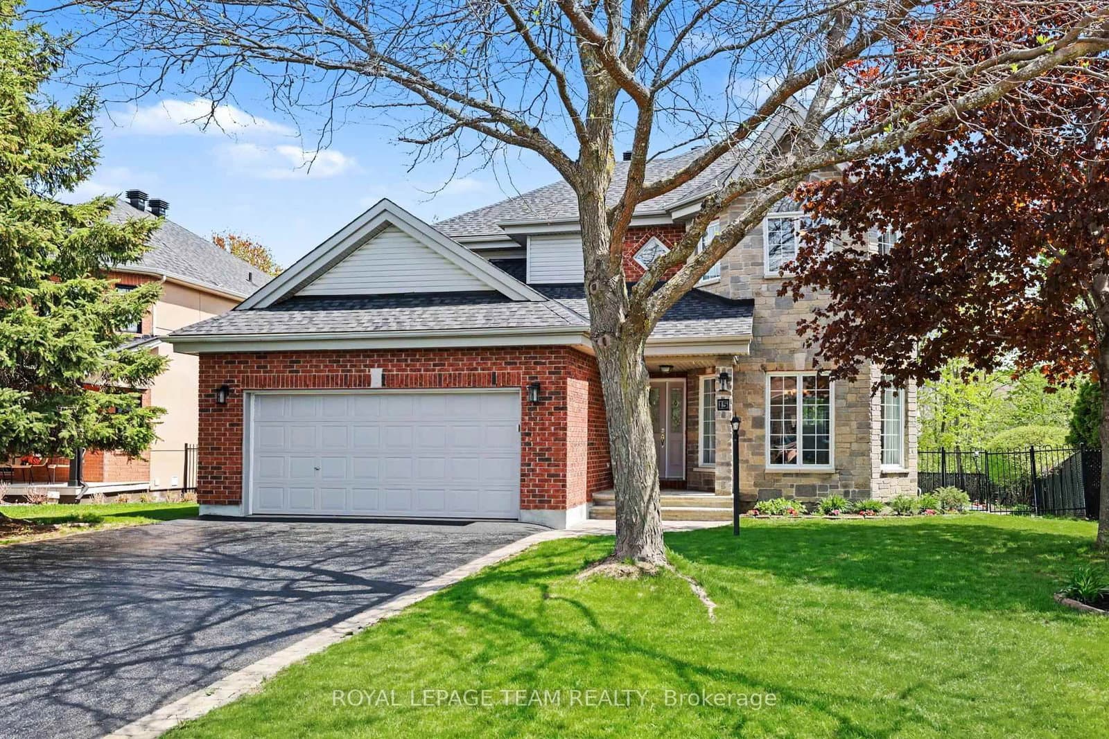 15 Ladybirds Crescent, Stittsville, ON — photo 2