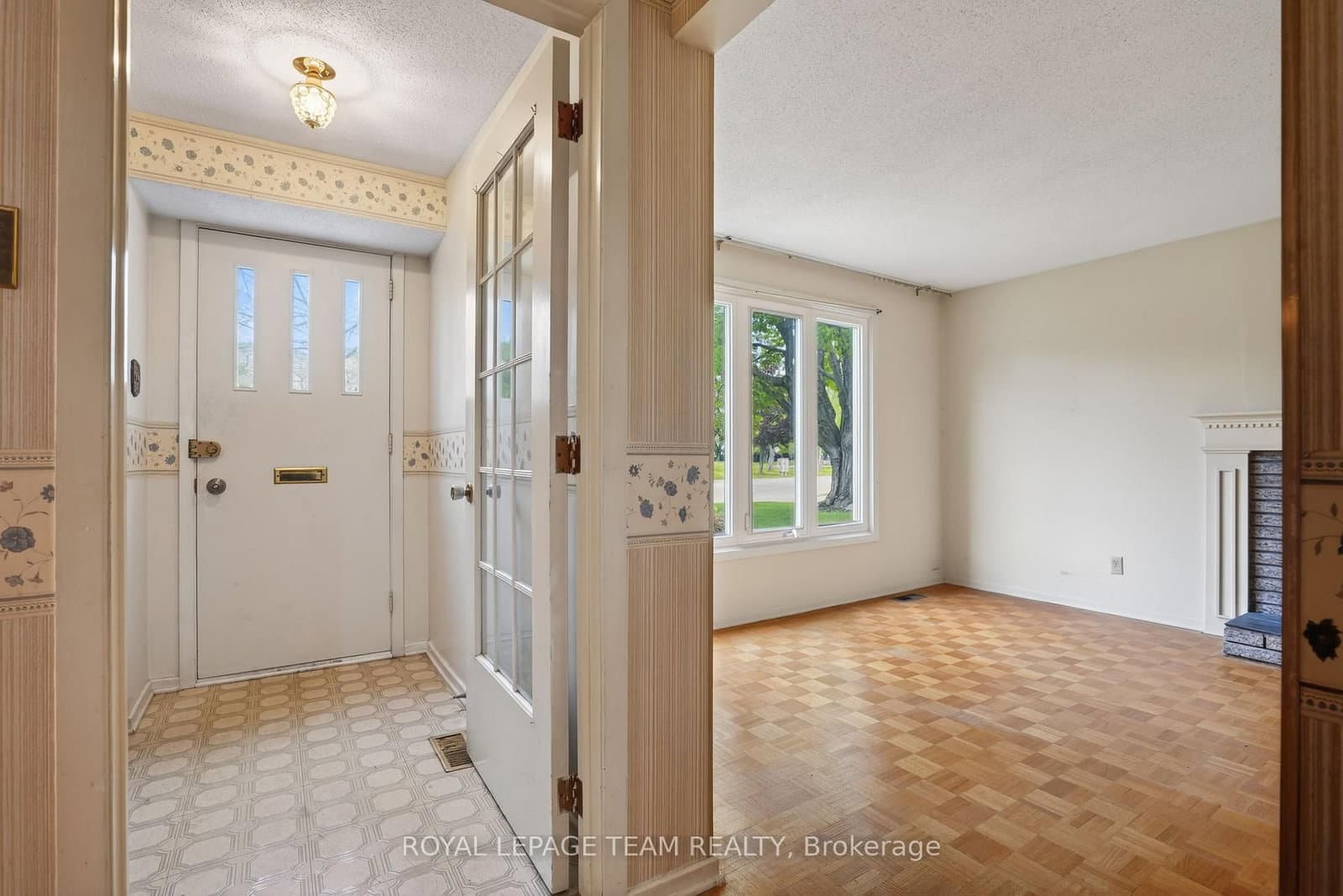 16 Parkglen Drive, Ottawa, ON — photo 3