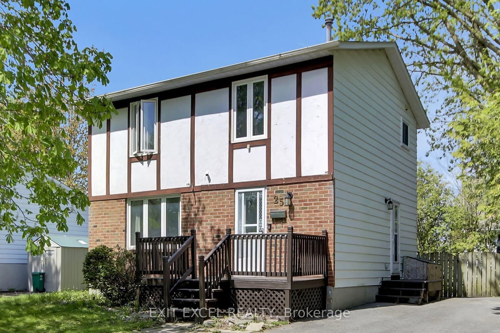 25 Uxbridge Crescent, Ottawa, ON — photo 1