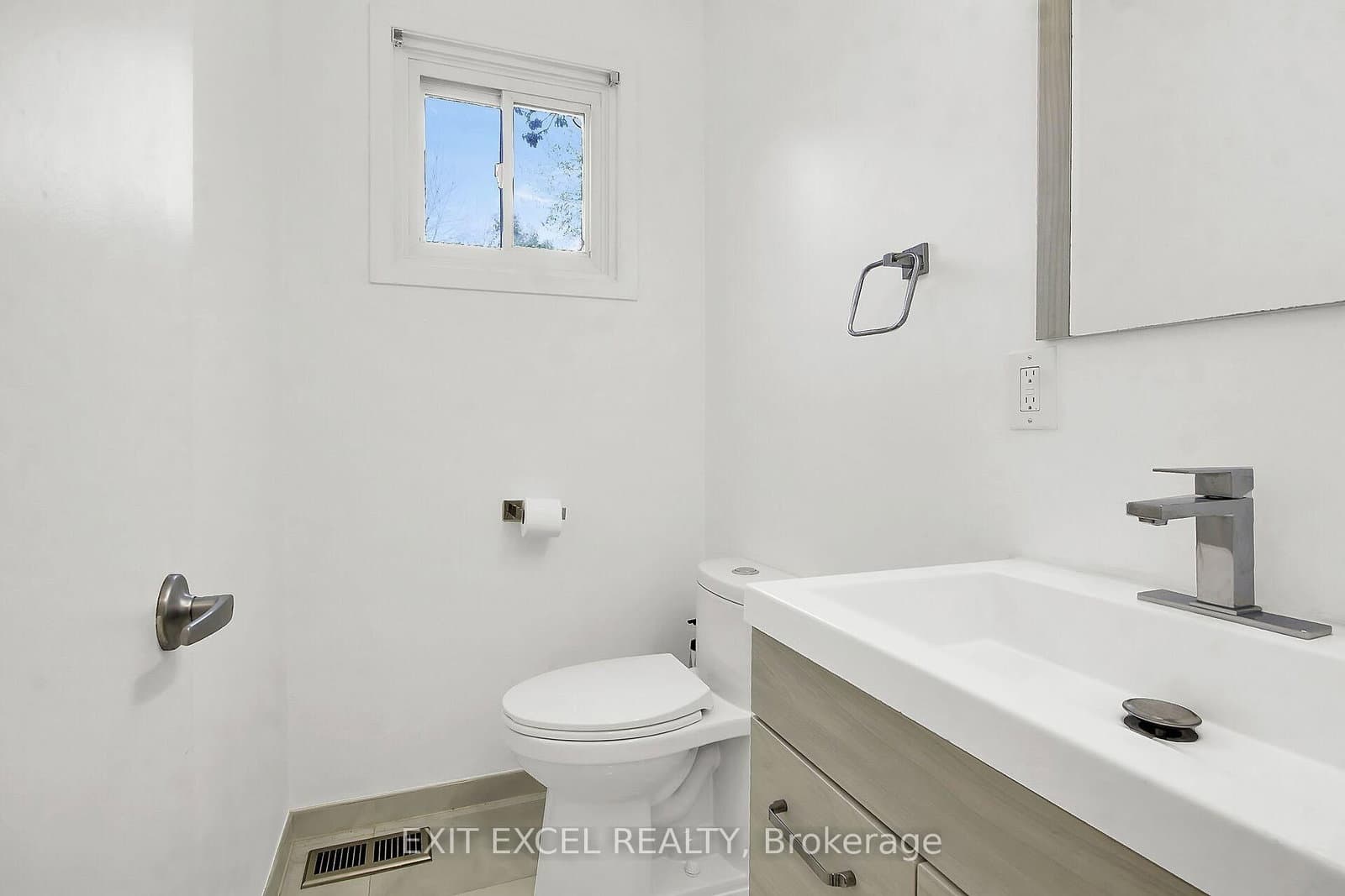 25 Uxbridge Crescent, Ottawa, ON — photo 12
