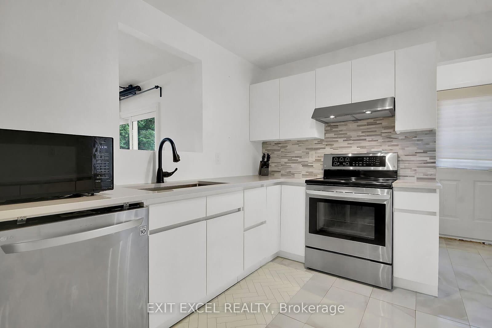 25 Uxbridge Crescent, Ottawa, ON — photo 8