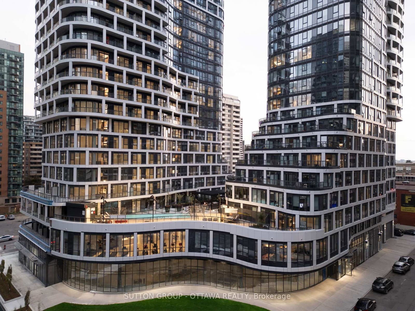 1402 - 400 Albert Street, Ottawa, ON