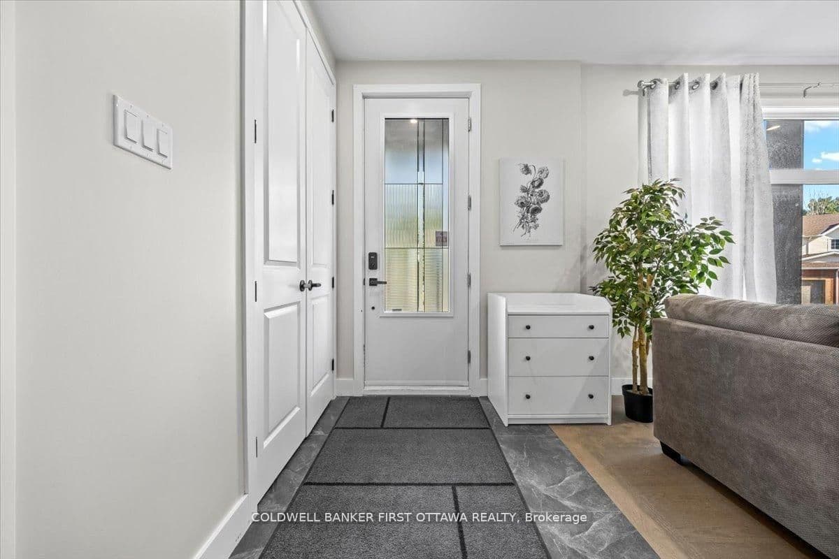 A/B - 22 Inverkip Avenue, Ottawa, ON — photo 2