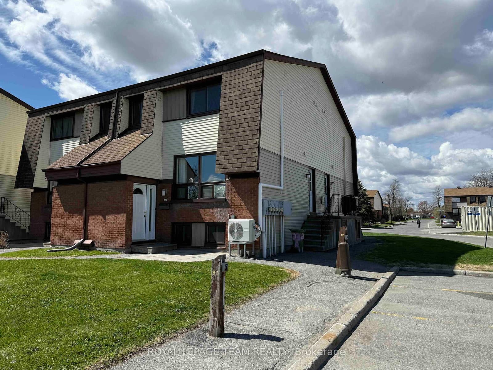 23A Woodvale Green, Ottawa, ON