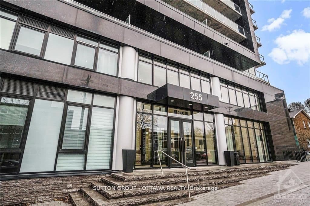 14 - 255 Bay Street, Ottawa, ON