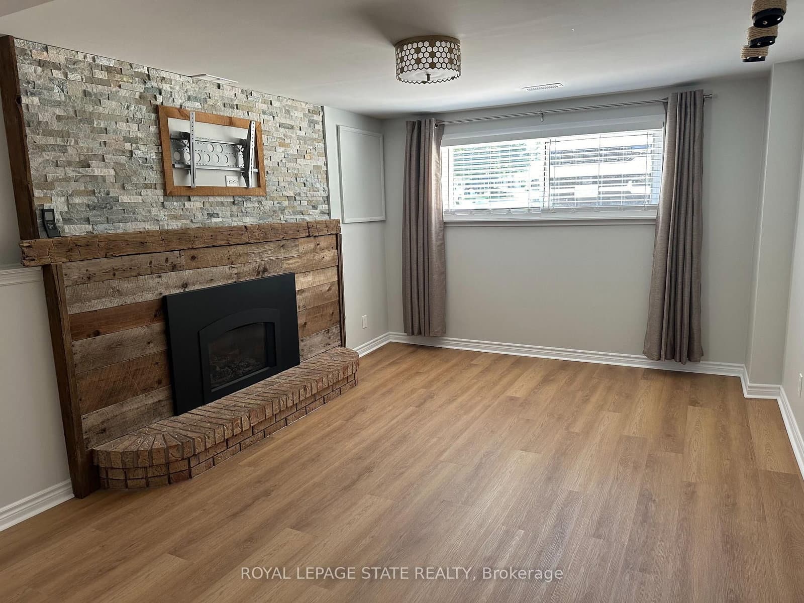 B - 36 Inglewood Court, Grimsby, ON — photo 2