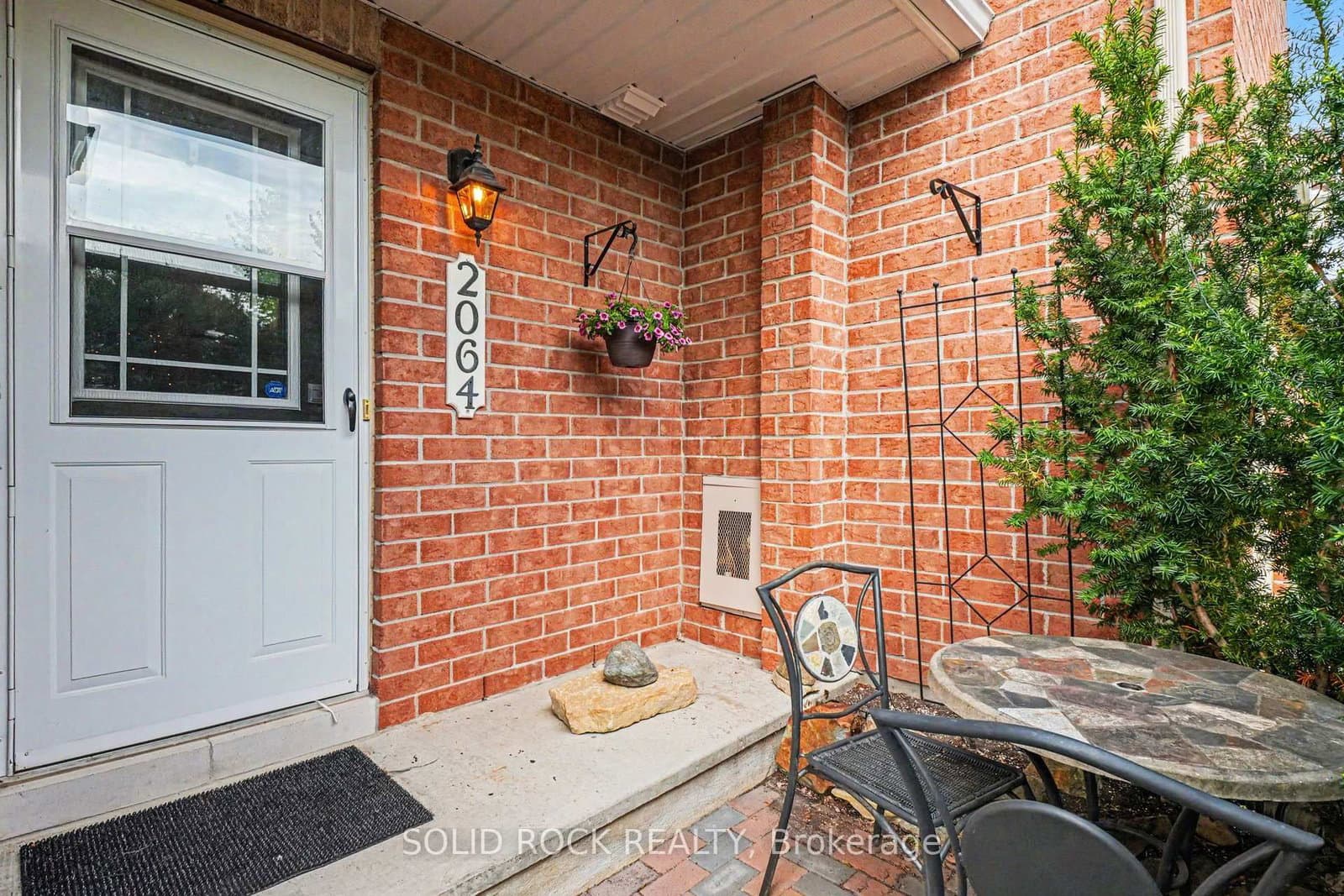 2064 Dunollie Crescent, Ottawa, ON — photo 2
