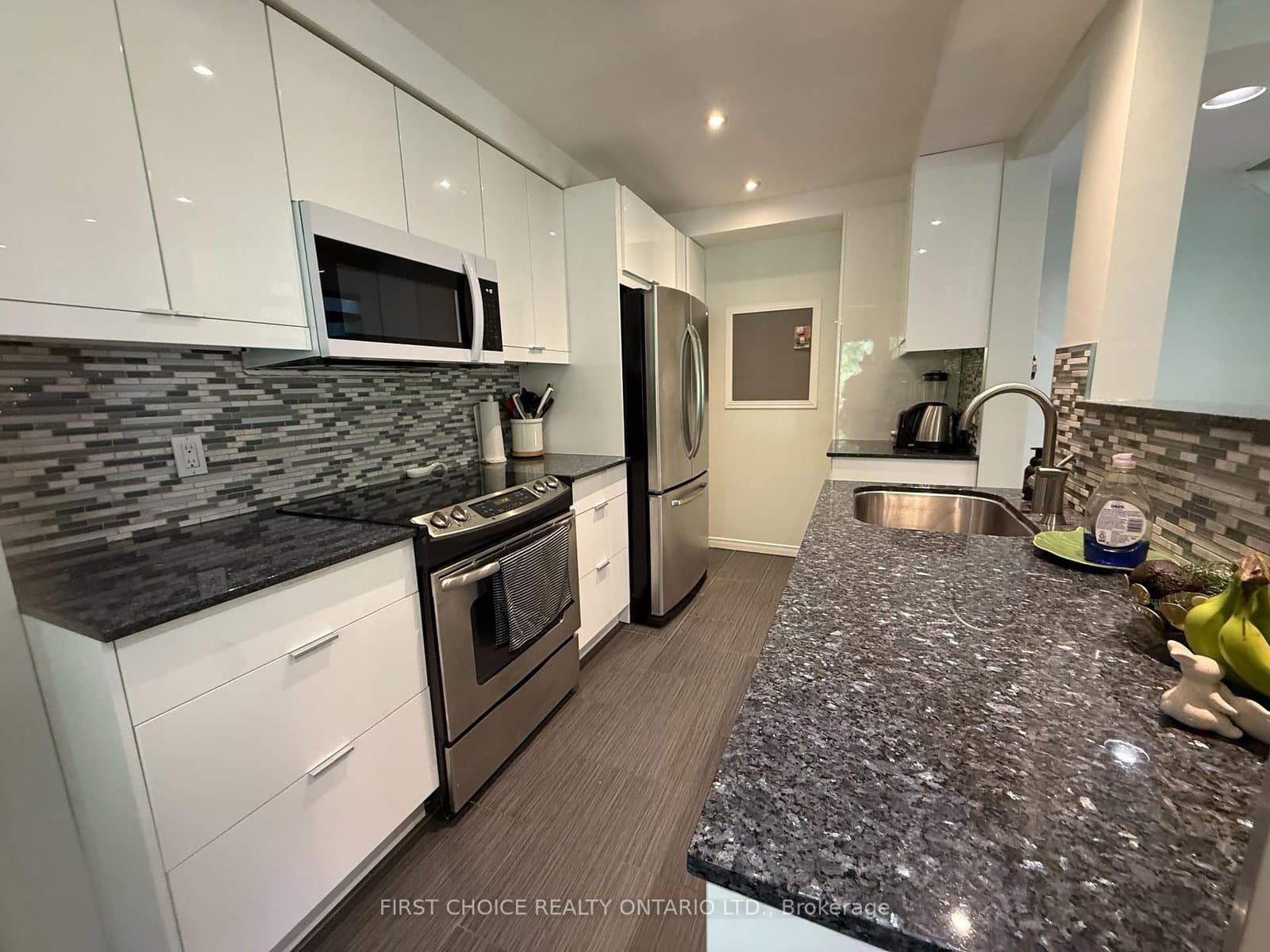 C - 130 Greenfield Avenue, Ottawa, ON — photo 2