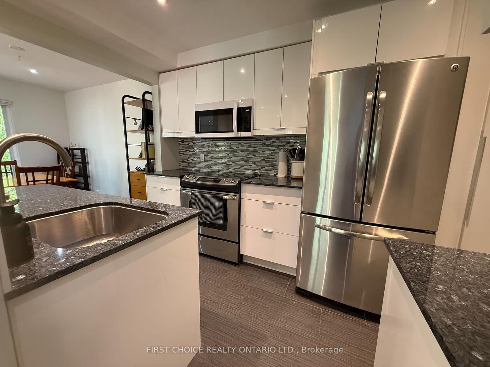 C - 130 Greenfield Avenue, Ottawa, ON — photo 3