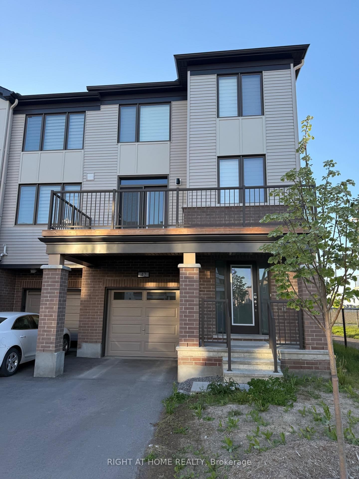 42 STITCH Mews, Richmond, ON