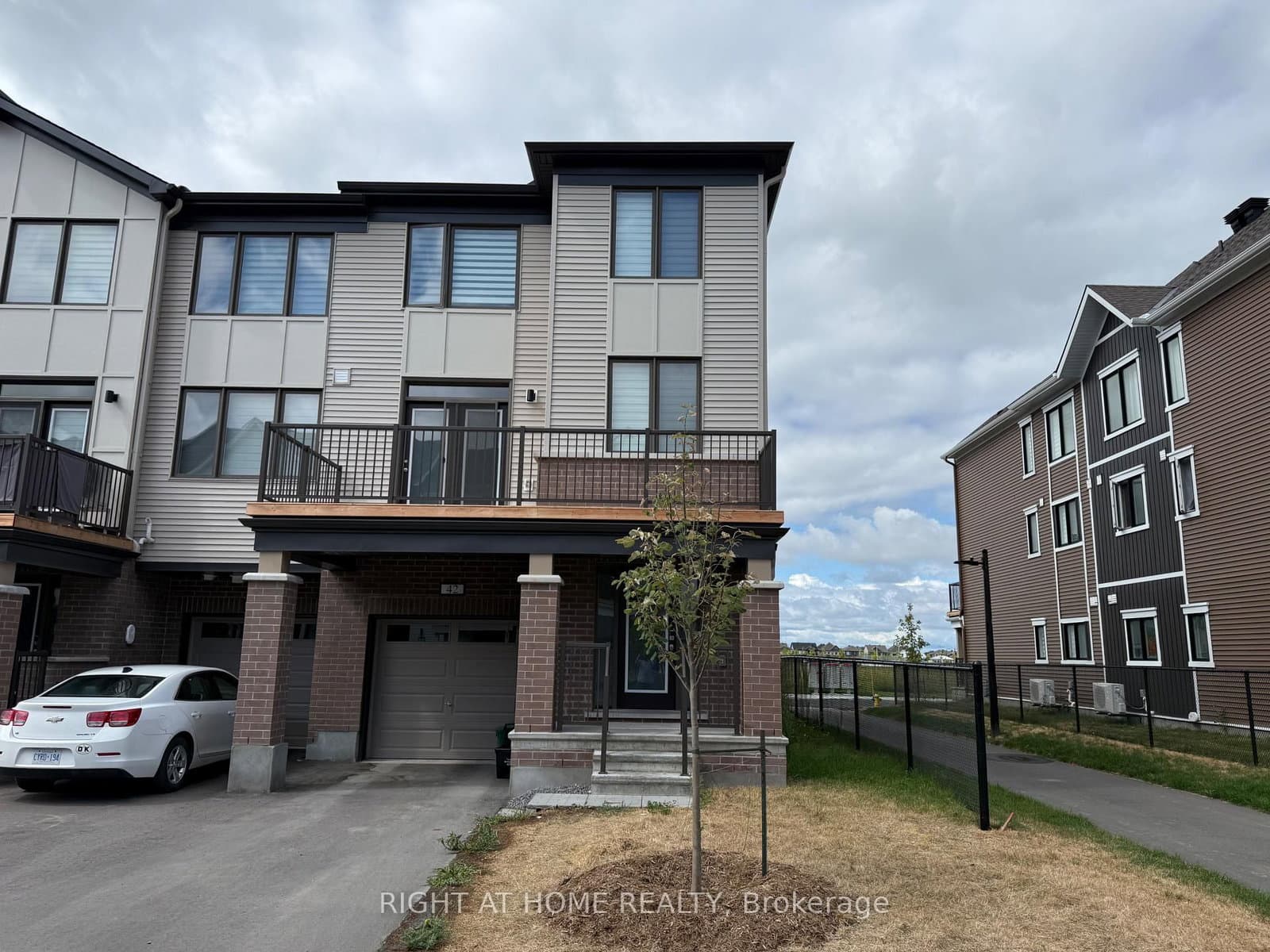 42 STITCH Mews, Richmond, ON — photo 2