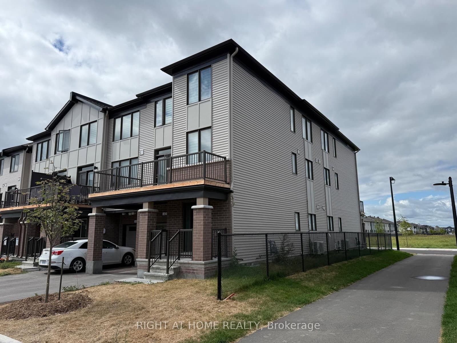42 STITCH Mews, Richmond, ON — photo 3