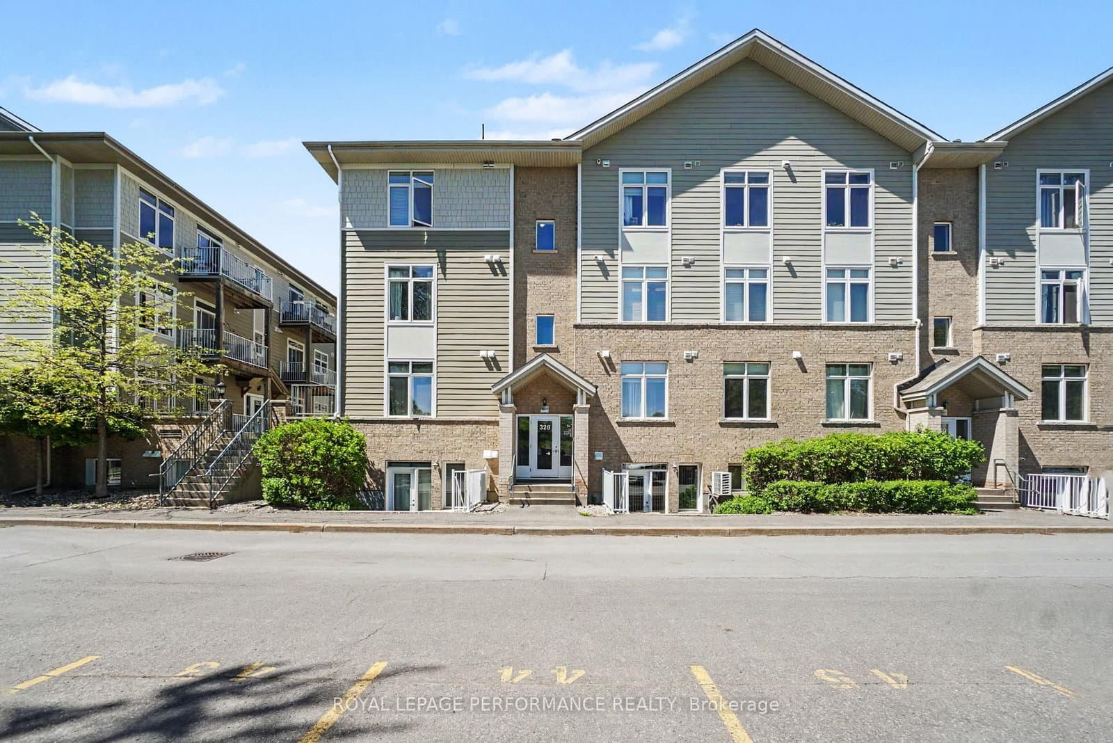 D - 326 Everest Private, Ottawa, ON