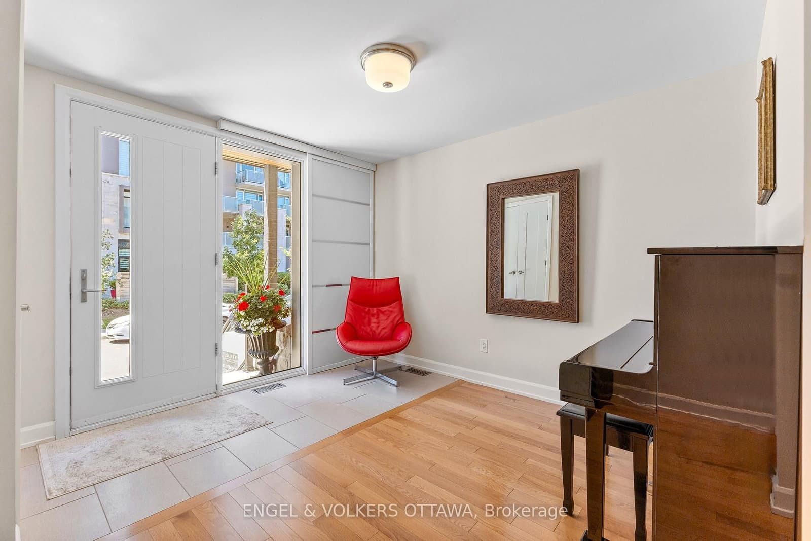 537 De Mazenod Avenue, Ottawa, ON — photo 2