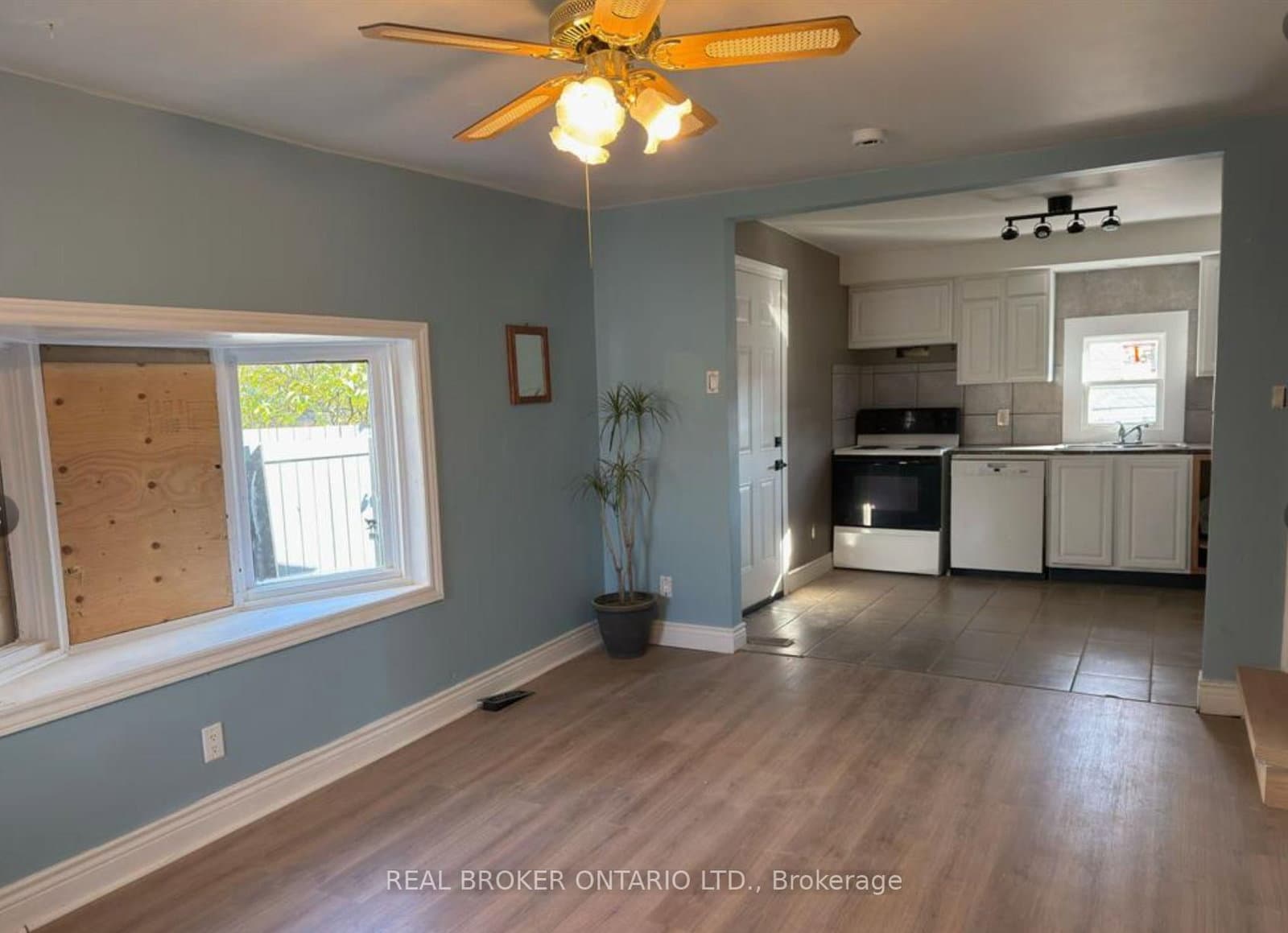 82 Page Street, St. Catharines, ON — photo 2