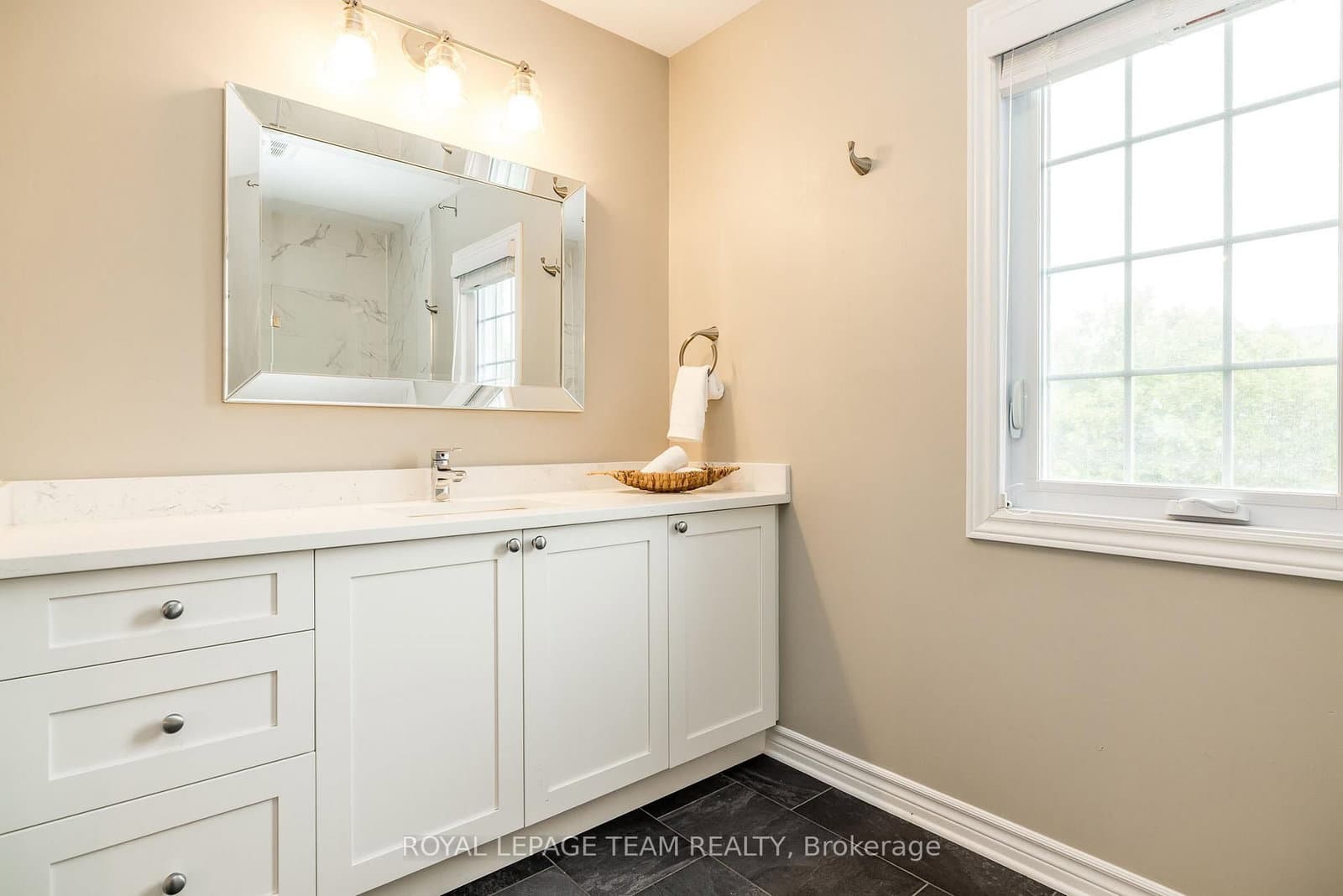 10 Beechgrove Gardens, Stittsville, ON — photo 26