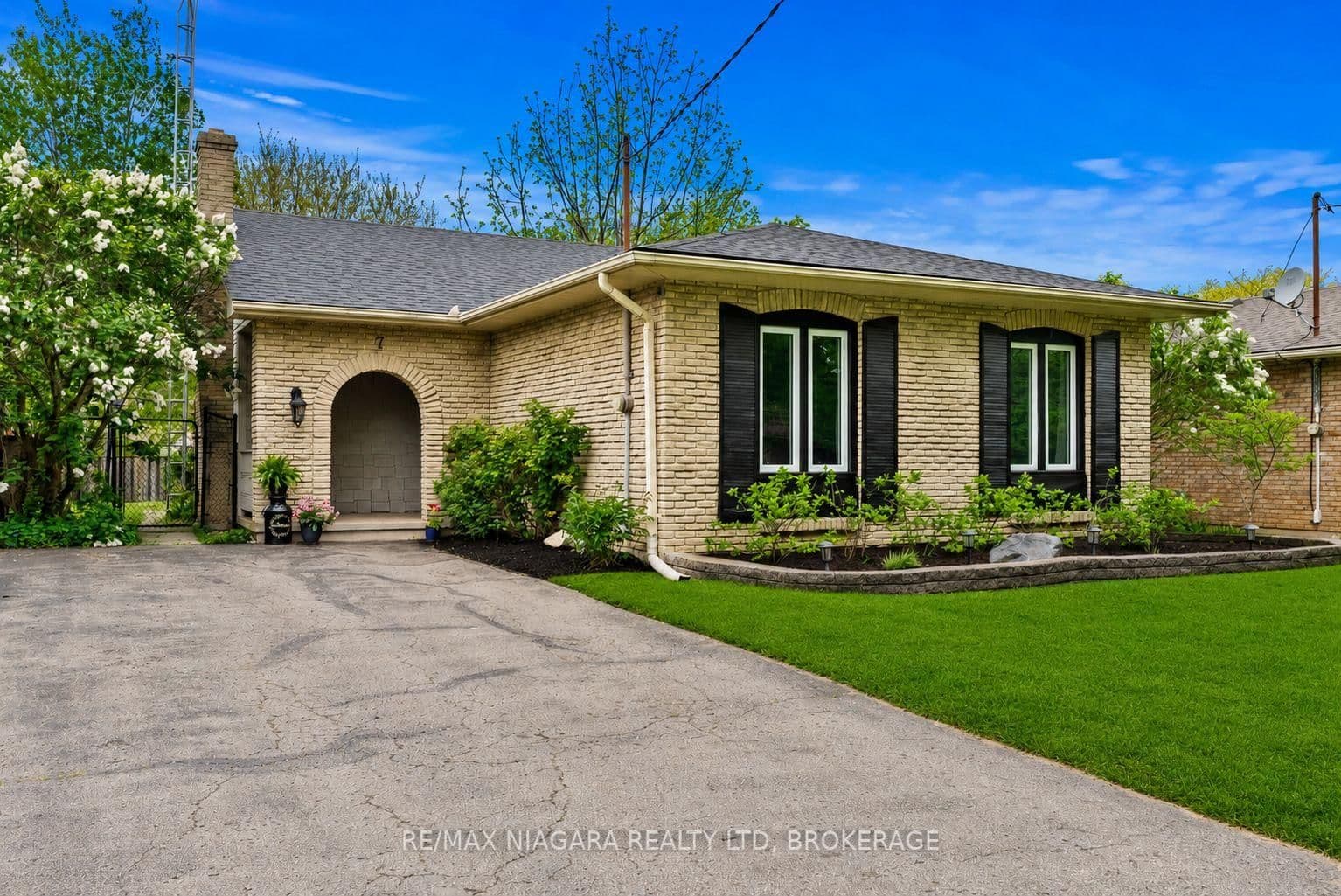 7 Ameer Drive, St. Catharines, ON