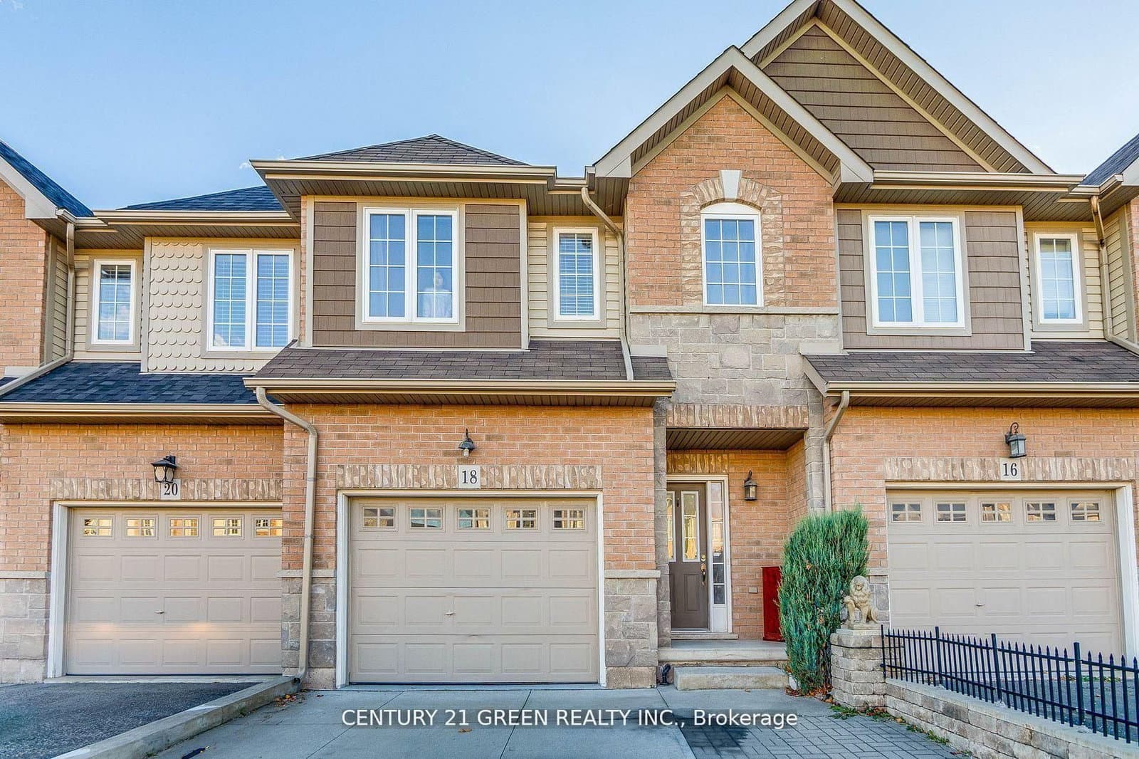 18 Palacebeach Trail, Hamilton, ON — photo 3