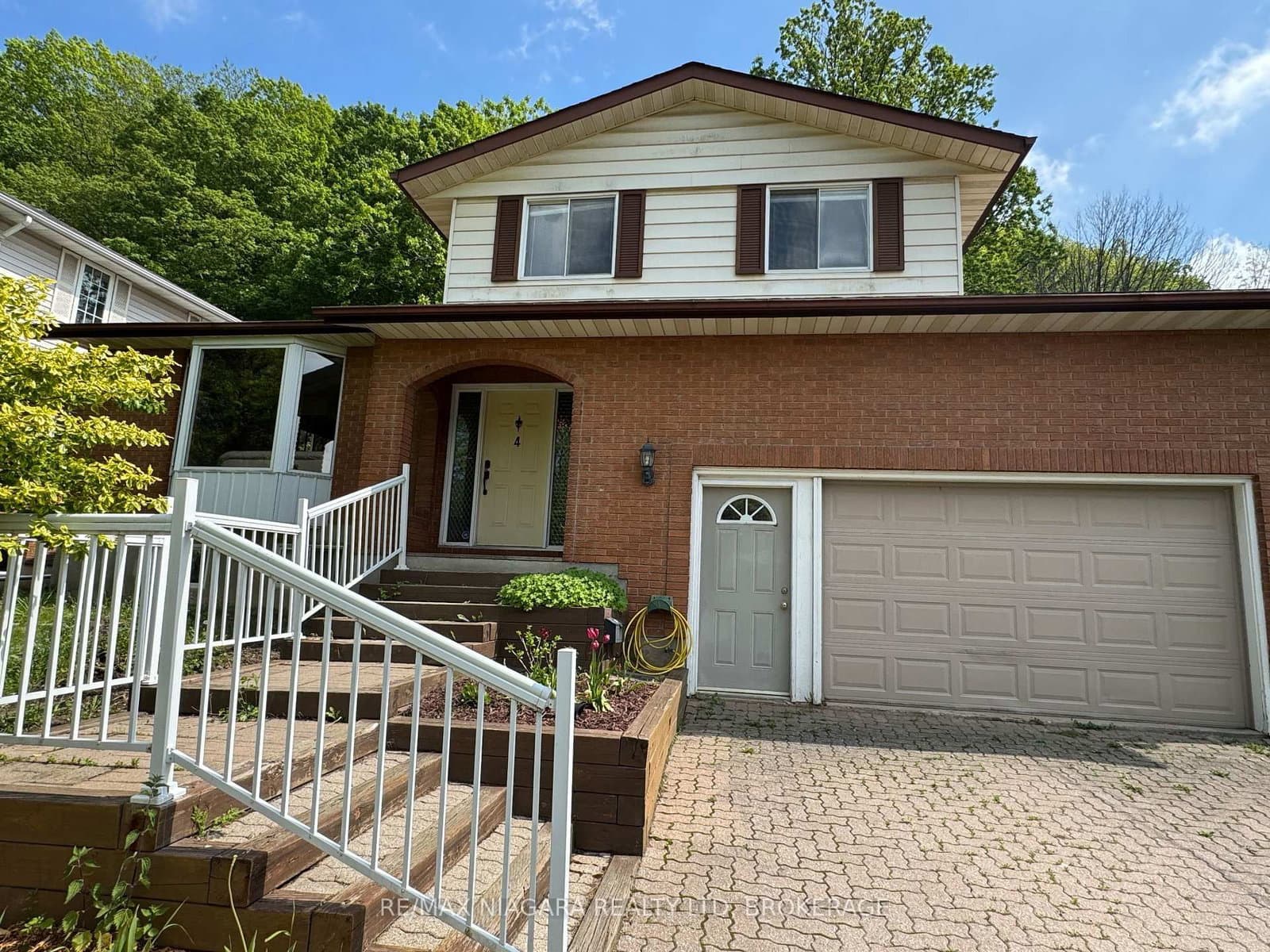 Upper - 4 Trillium Lane, St. Catharines, ON