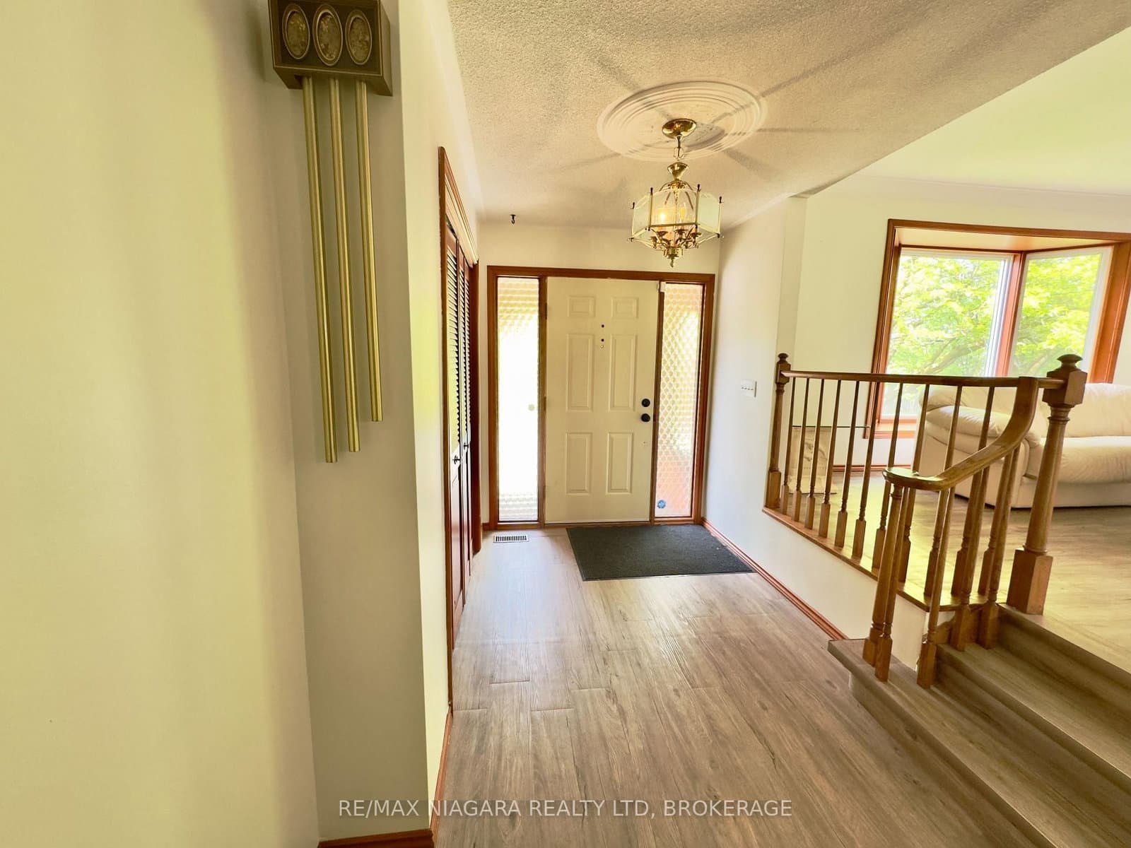 Upper - 4 Trillium Lane, St. Catharines, ON — photo 3