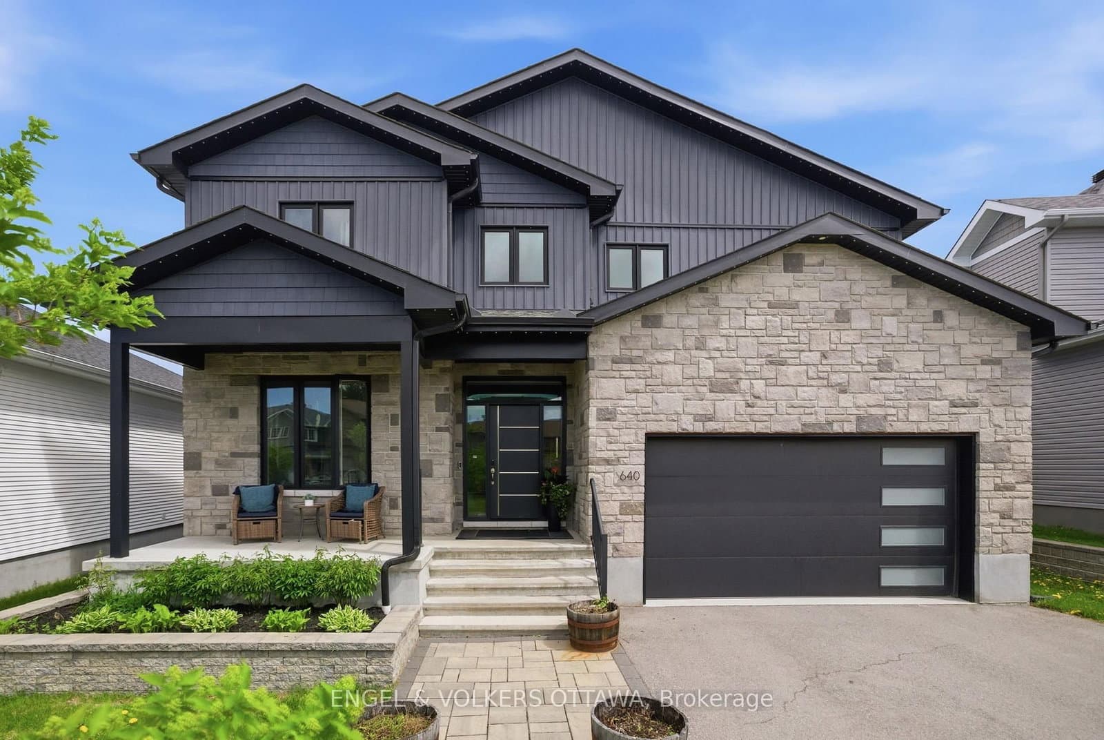 640 Meadowridge Circle, Carp, ON