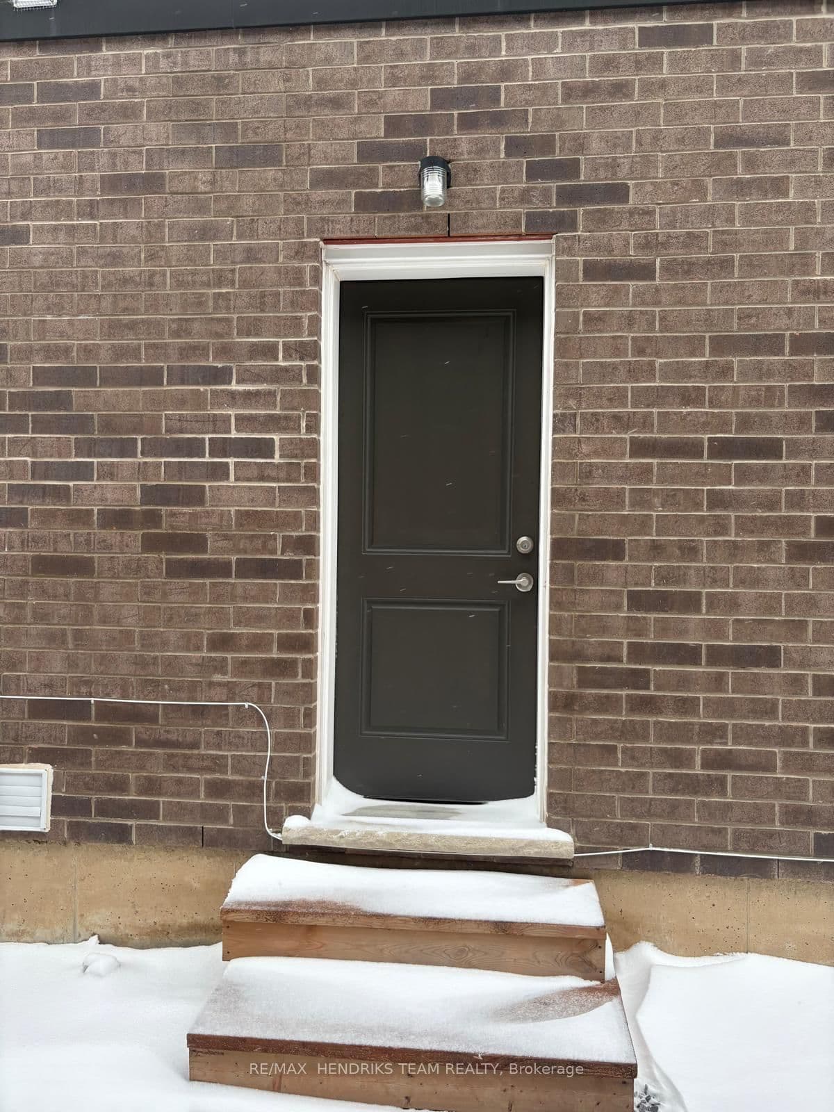 Basement Unit Only - 146 Bur Oak Drive, Thorold, ON — photo 2