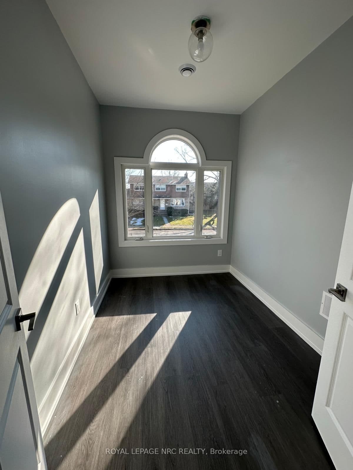 LOWER - 58 Griffith Street, Welland, ON — photo 2