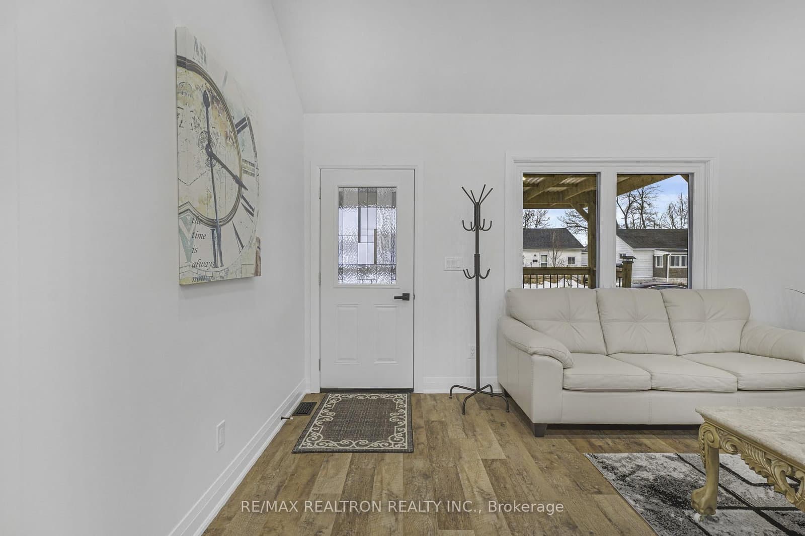 6167 Skinner Street, Niagara Falls, ON — photo 2