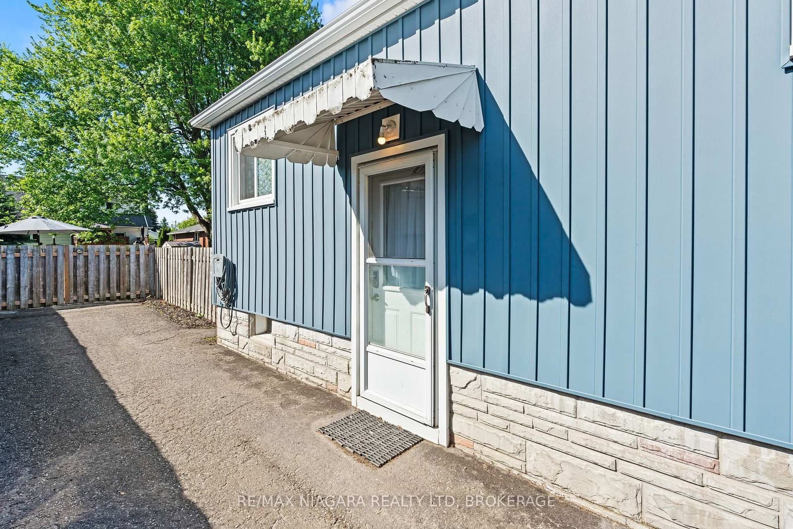 19 BRIDGE Street, St. Catharines, ON — photo 3