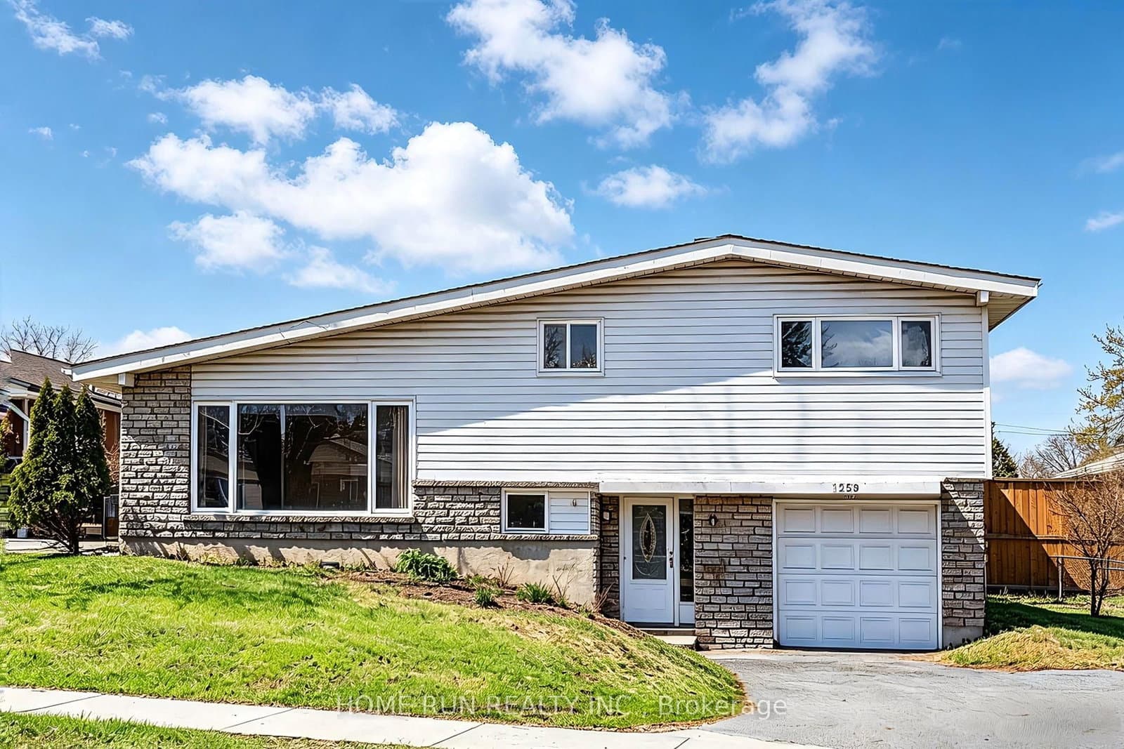 1259 Meadowlands Drive, Ottawa, ON